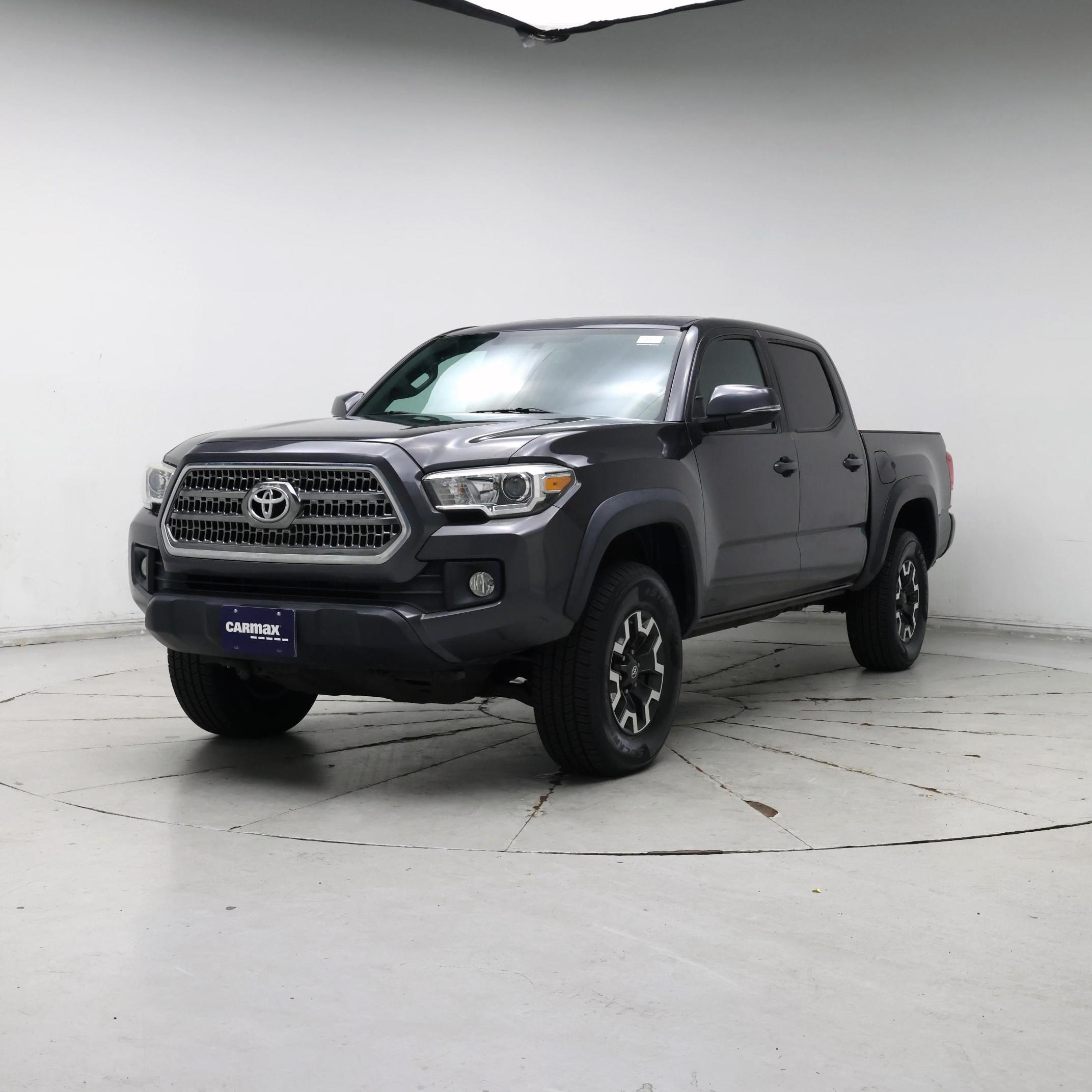 Thumbnail: 2016 Toyota Tacoma - 4