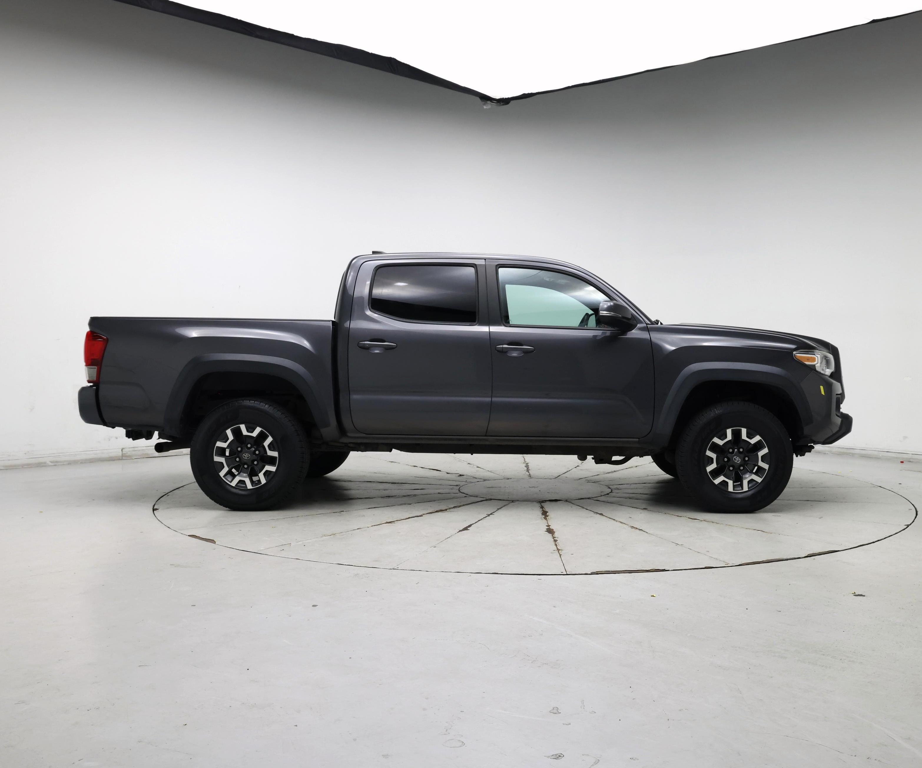 Thumbnail: 2016 Toyota Tacoma - 7