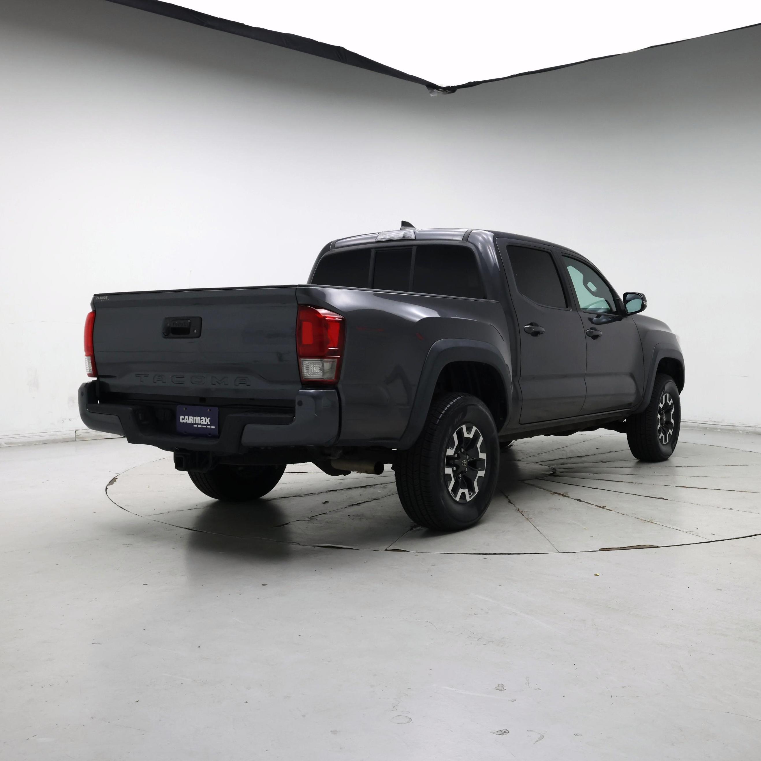 Thumbnail: 2016 Toyota Tacoma - 8