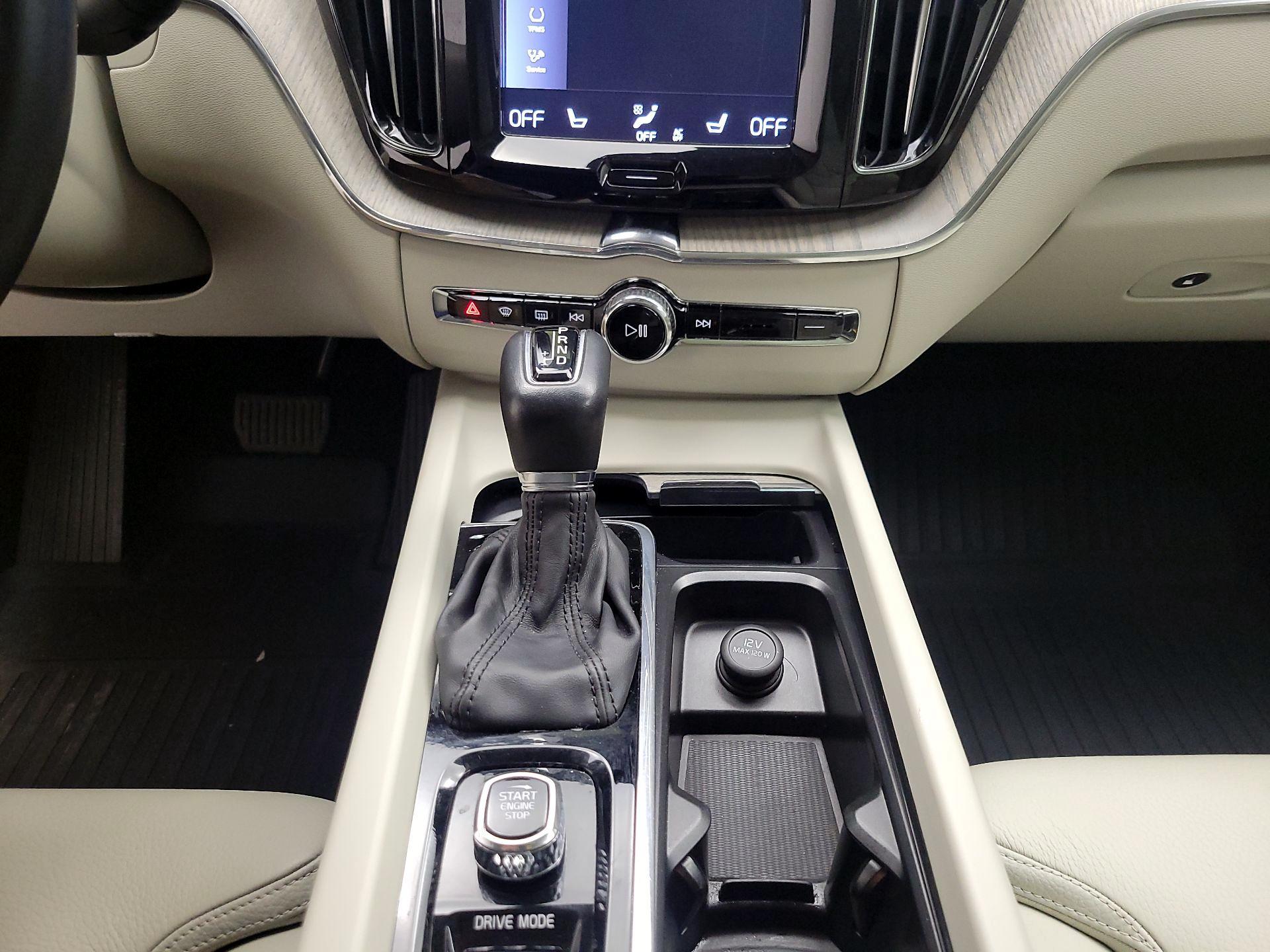 Thumbnail: 2020 Volvo XC60 - 16