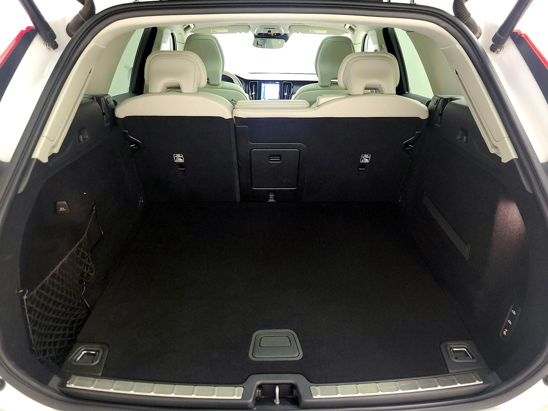 Thumbnail: 2020 Volvo XC60 - 20