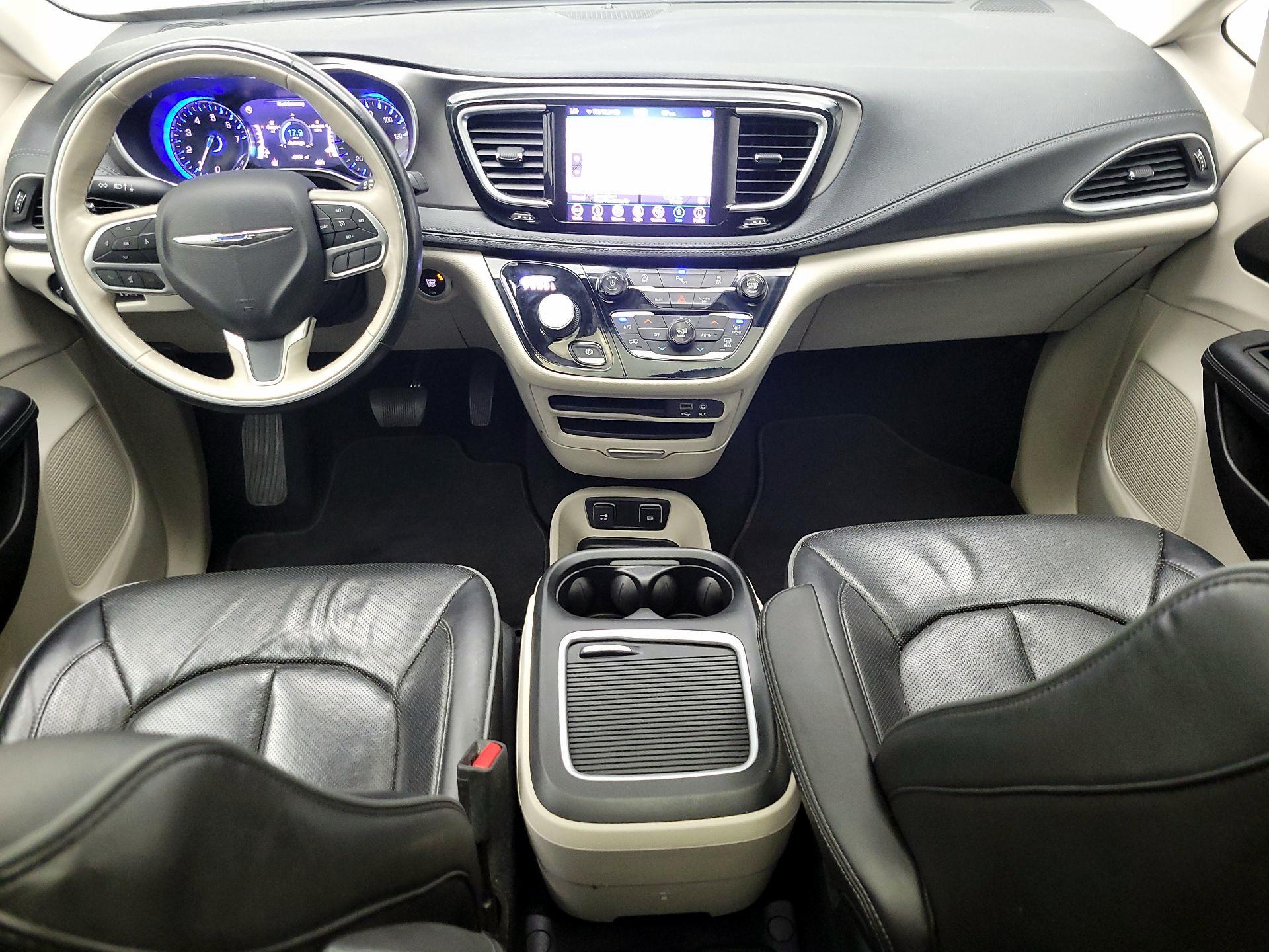 Thumbnail: 2019 Chrysler Pacifica - 9