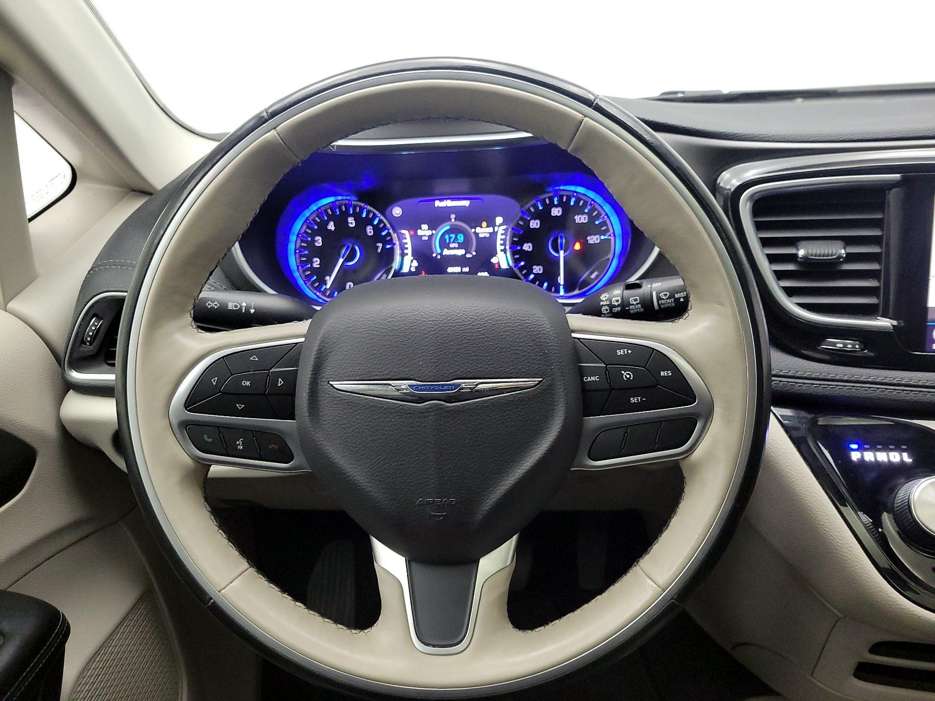 Thumbnail: 2019 Chrysler Pacifica - 10
