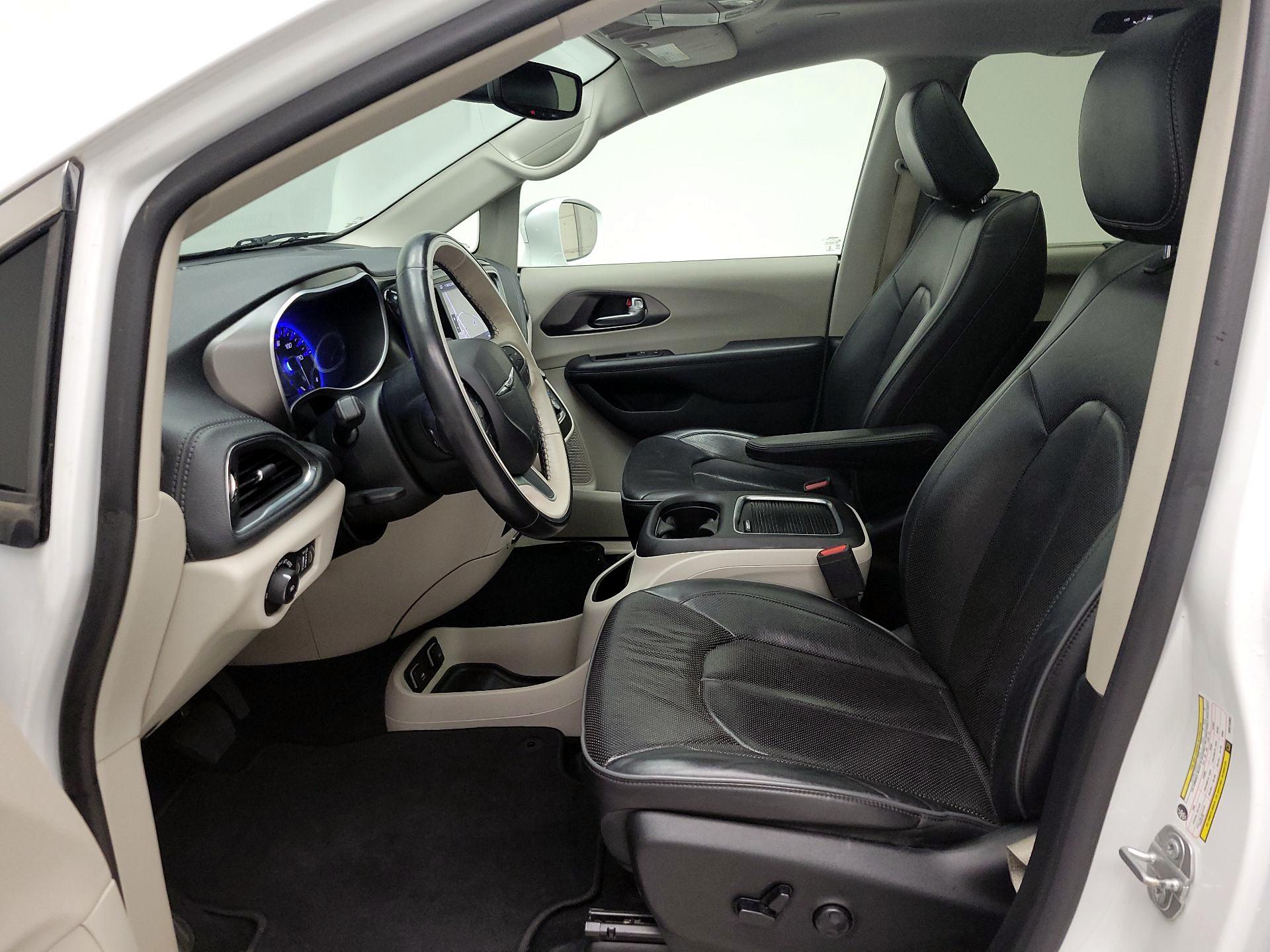 Thumbnail: 2019 Chrysler Pacifica - 11