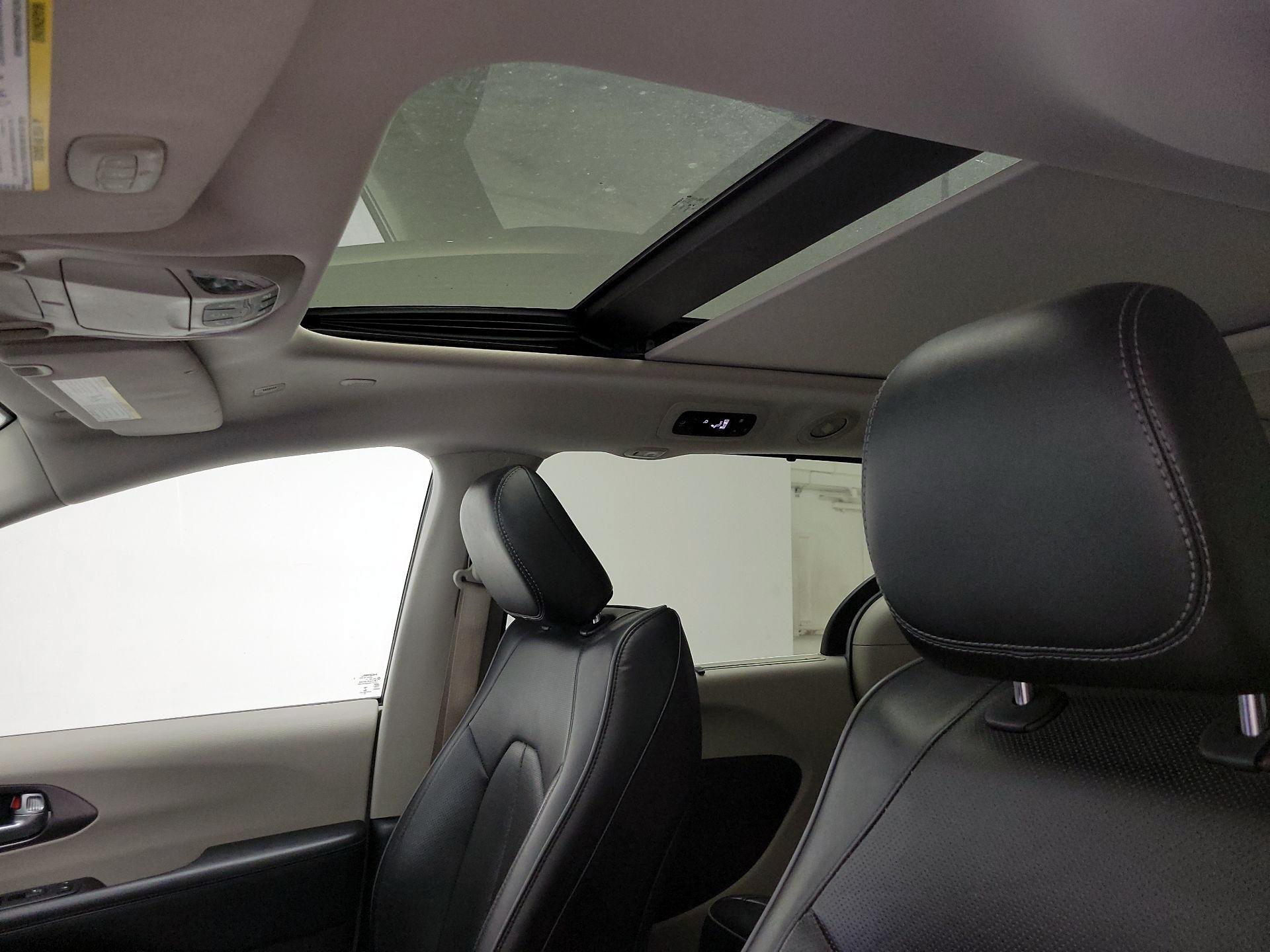 Thumbnail: 2019 Chrysler Pacifica - 20