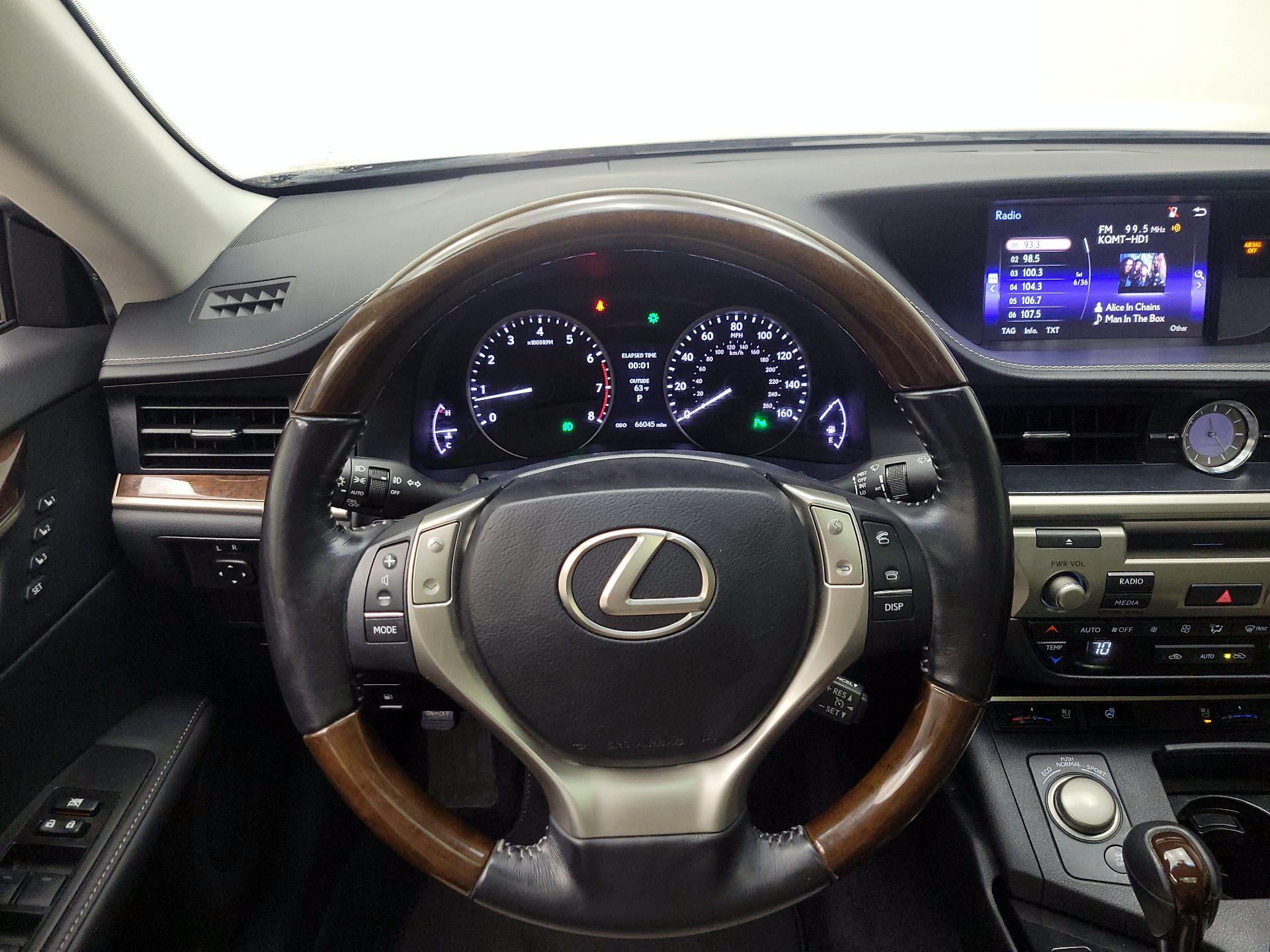 Thumbnail: 2015 Lexus ES - 10