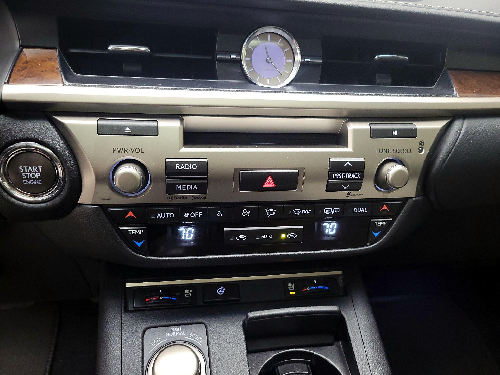 Thumbnail: 2015 Lexus ES - 16