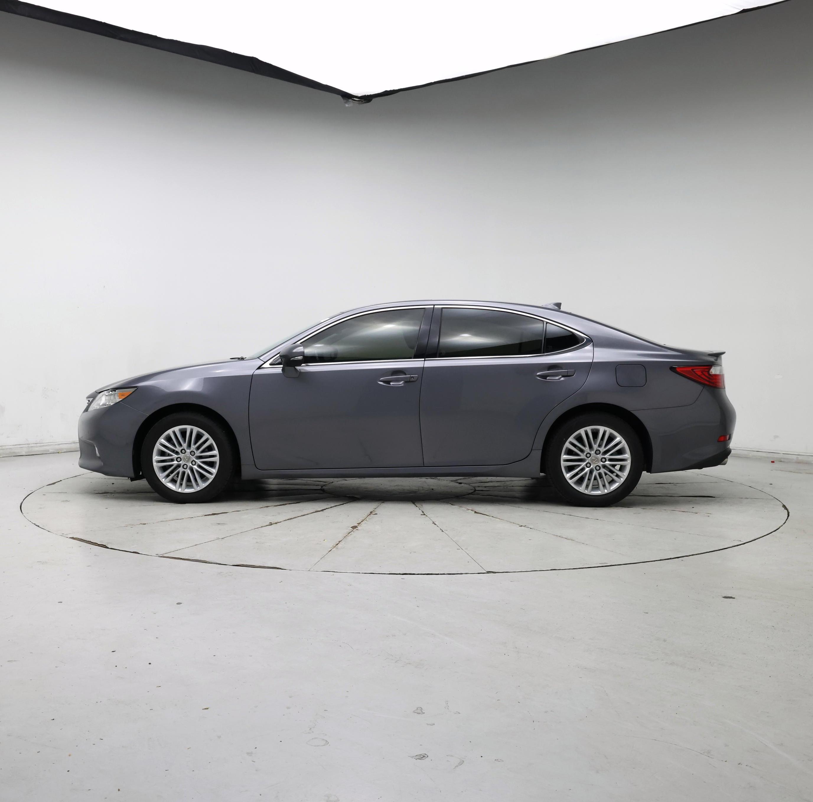 Thumbnail: 2015 Lexus ES - 3