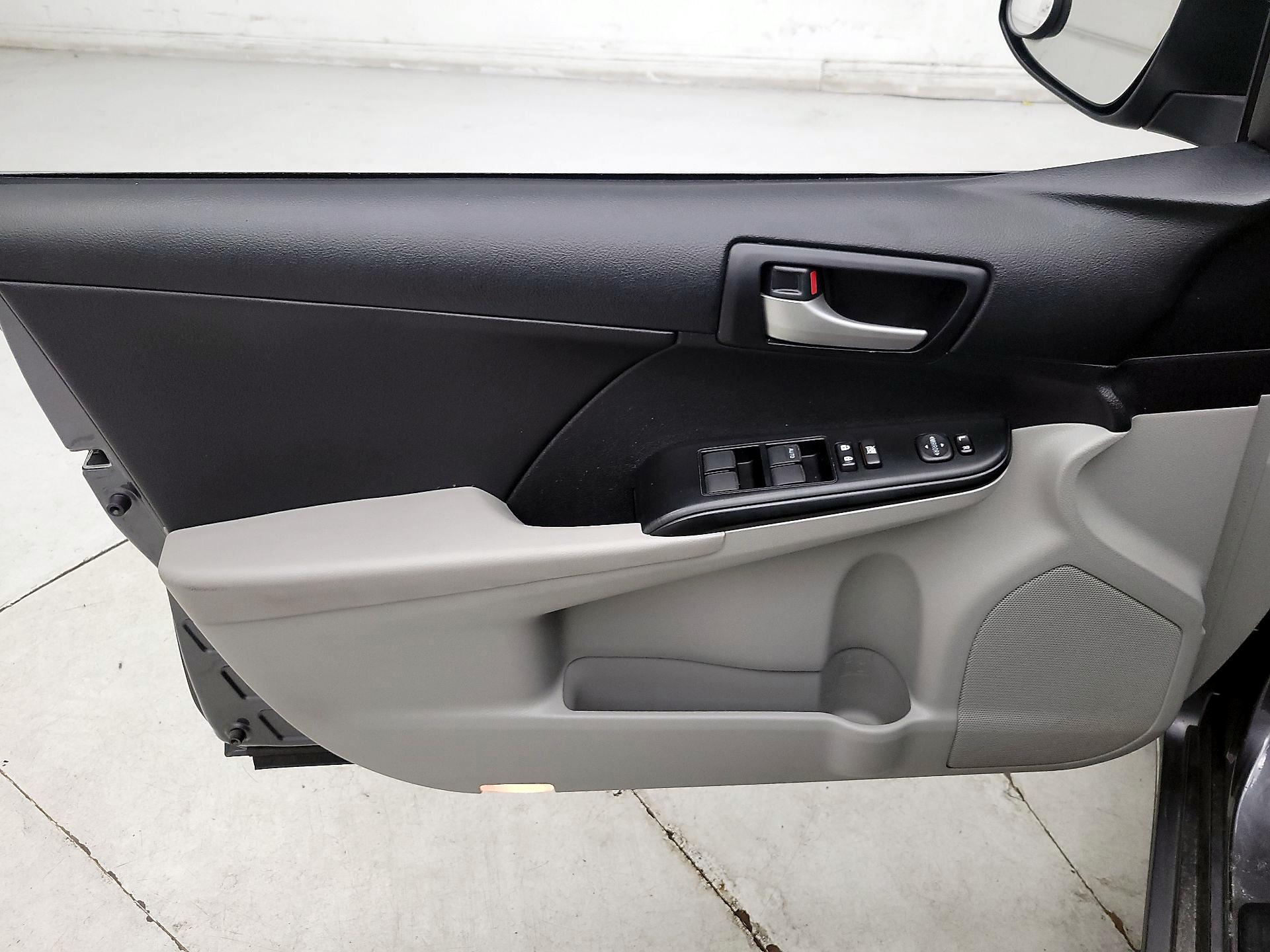 Thumbnail: 2014 Toyota Camry - 12