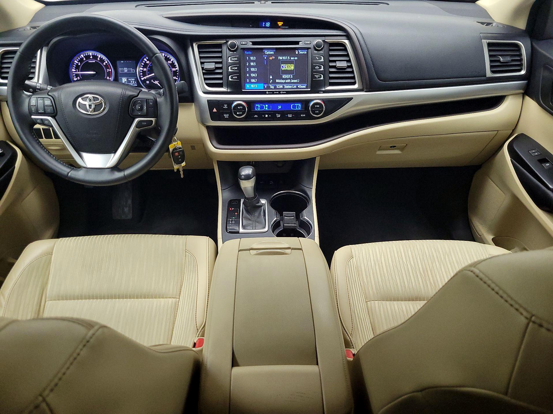 Thumbnail: 2016 Toyota Highlander - 9