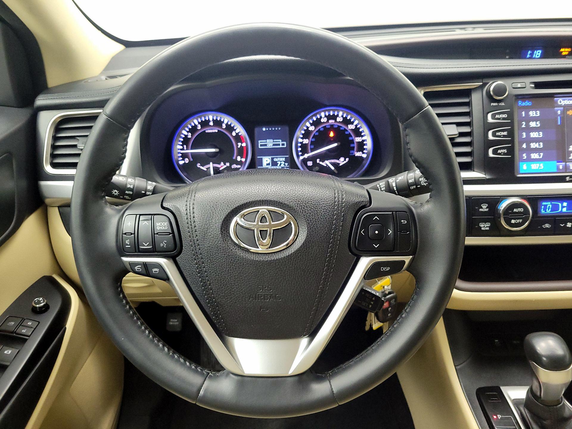 Thumbnail: 2016 Toyota Highlander - 10
