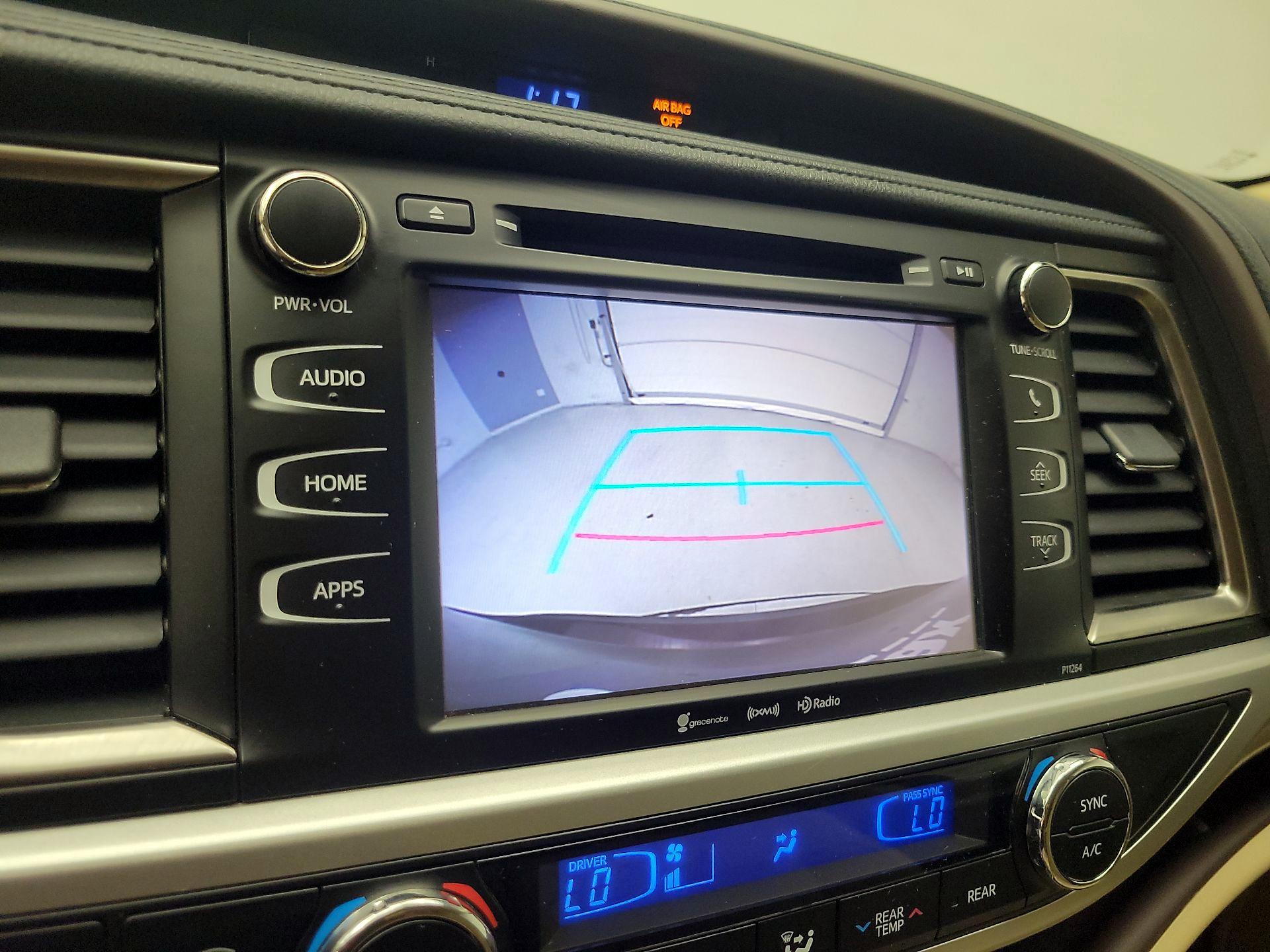 Thumbnail: 2016 Toyota Highlander - 15