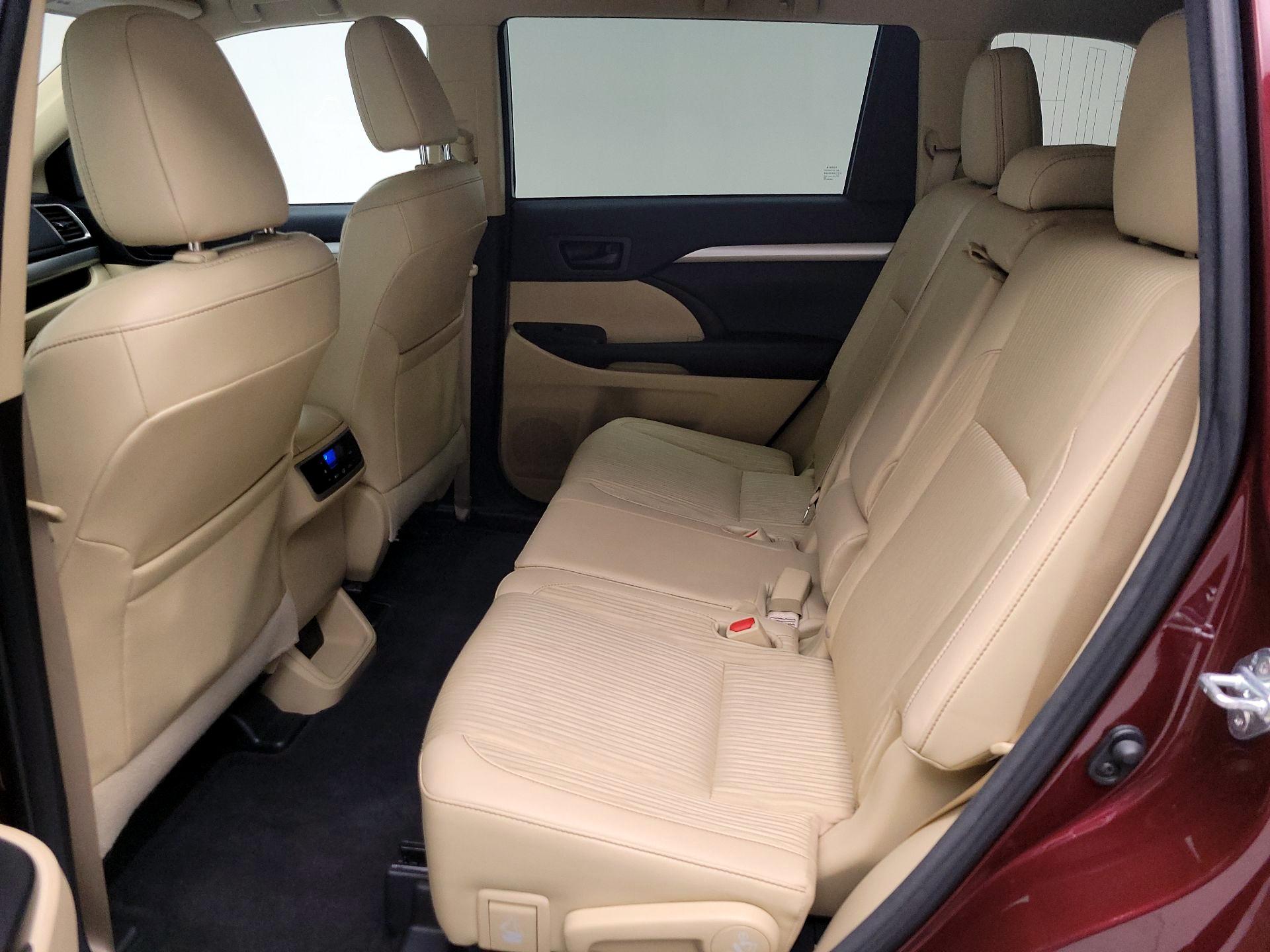 Thumbnail: 2016 Toyota Highlander - 20