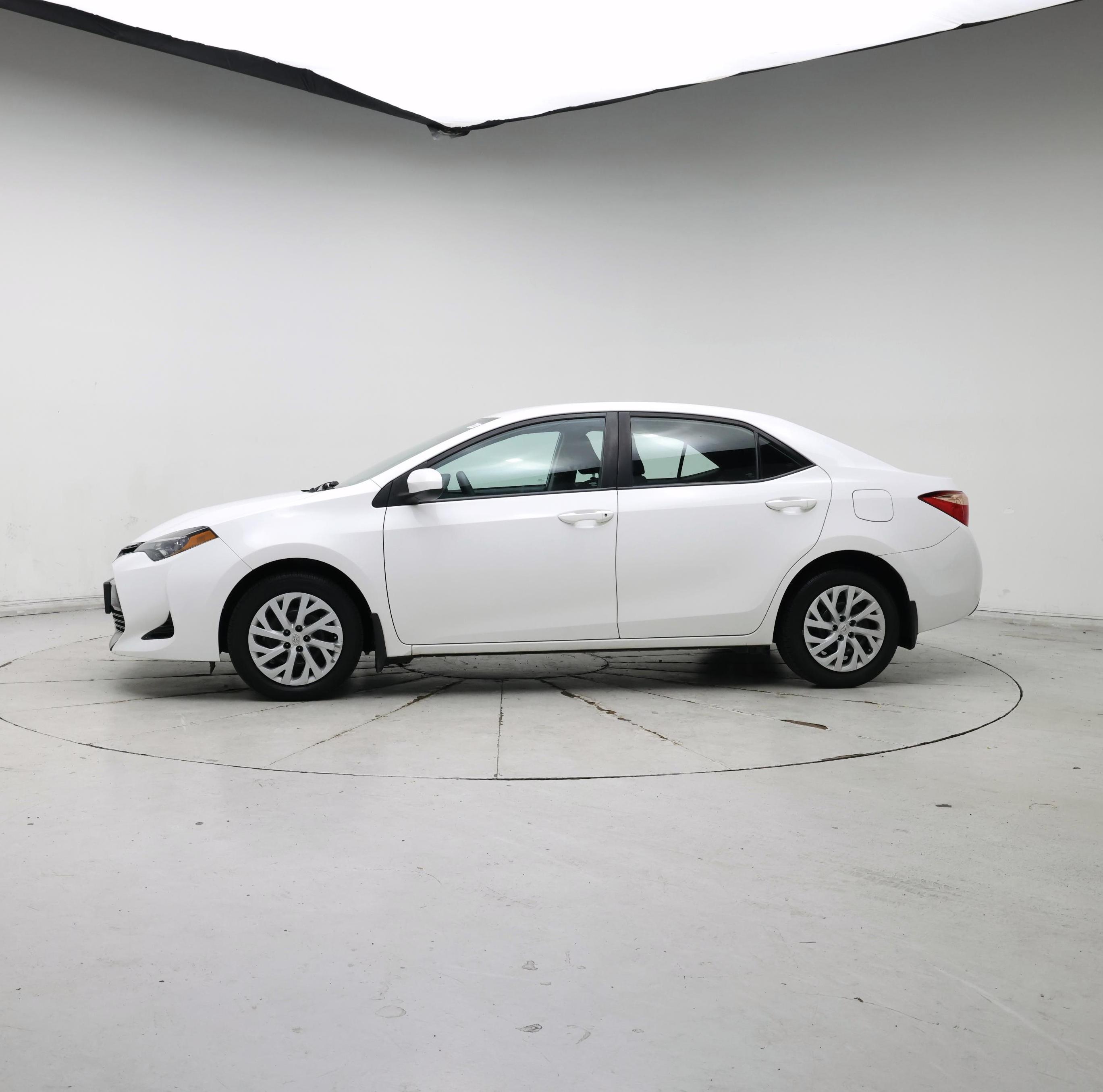 Thumbnail: 2017 Toyota Corolla - 3