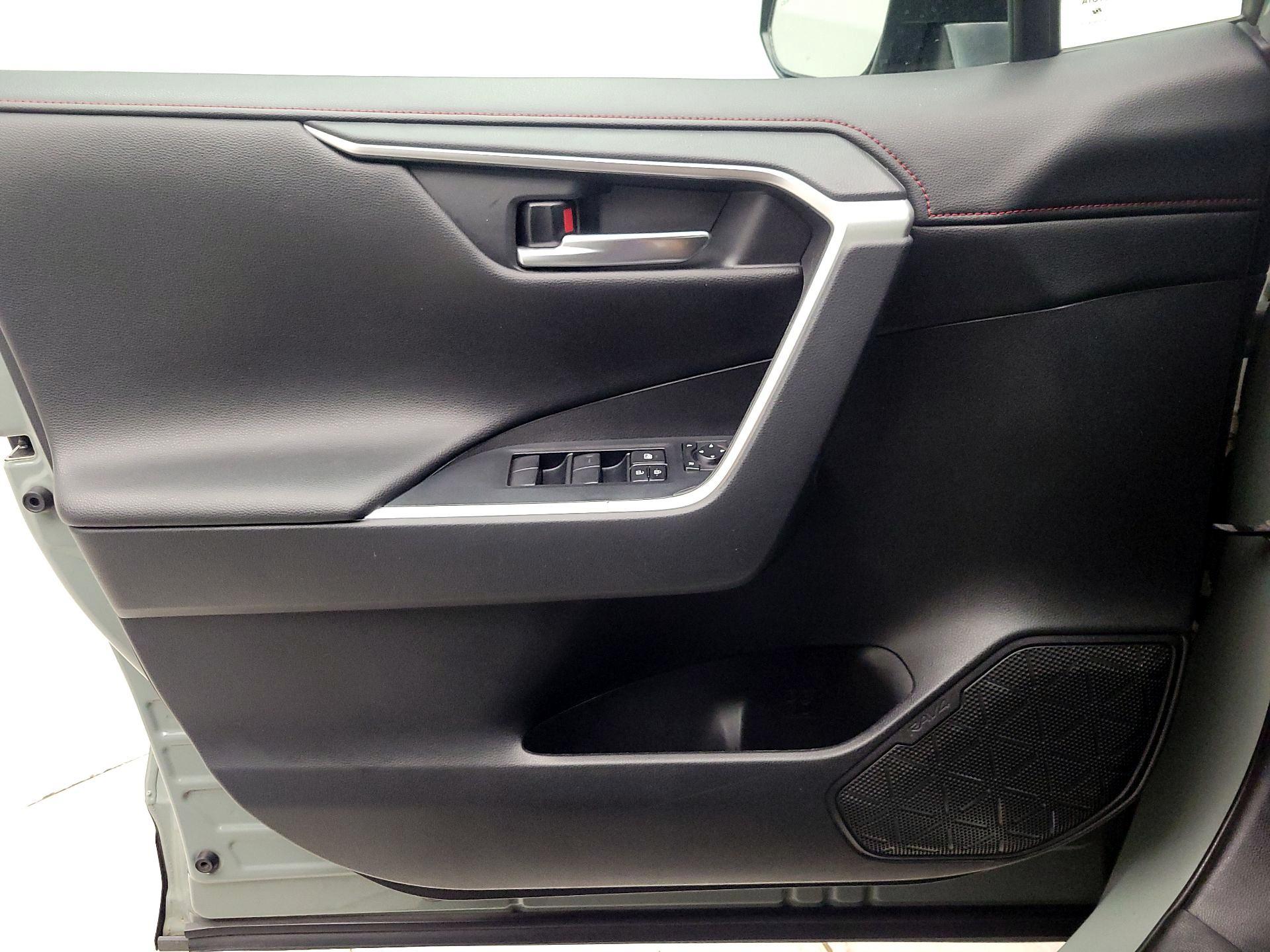 Thumbnail: 2021 Toyota RAV4 - 12