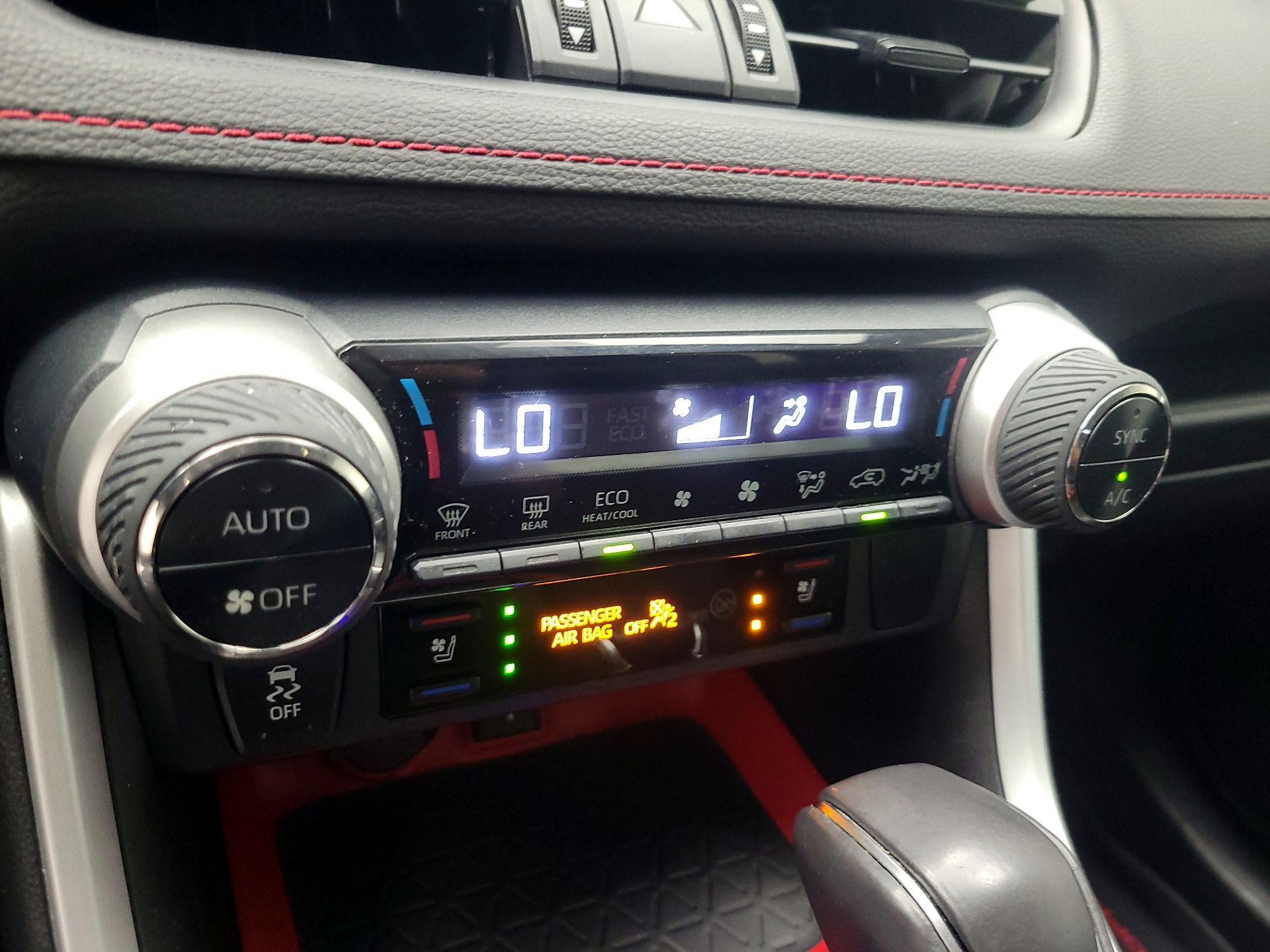 Thumbnail: 2021 Toyota RAV4 - 17