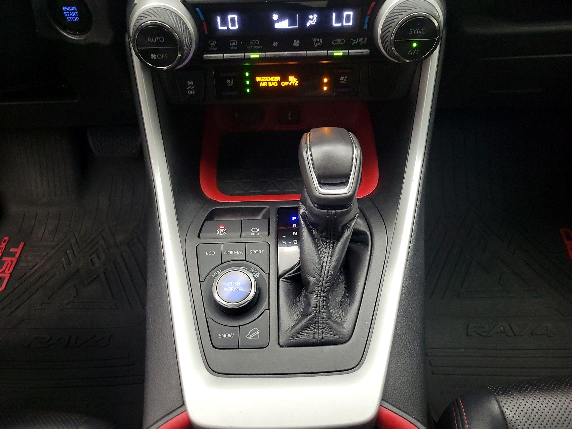 Thumbnail: 2021 Toyota RAV4 - 18