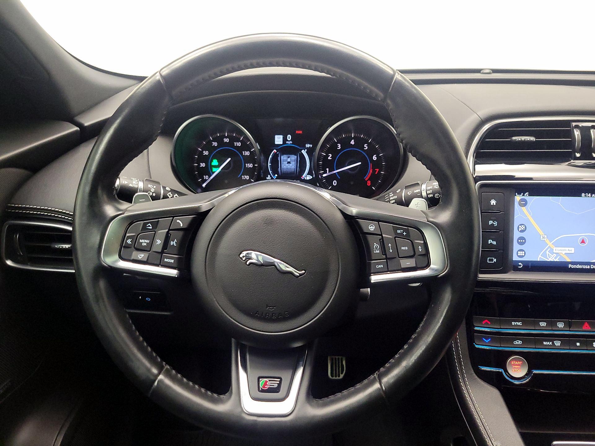 Thumbnail: 2018 Jaguar F-Pace - 10