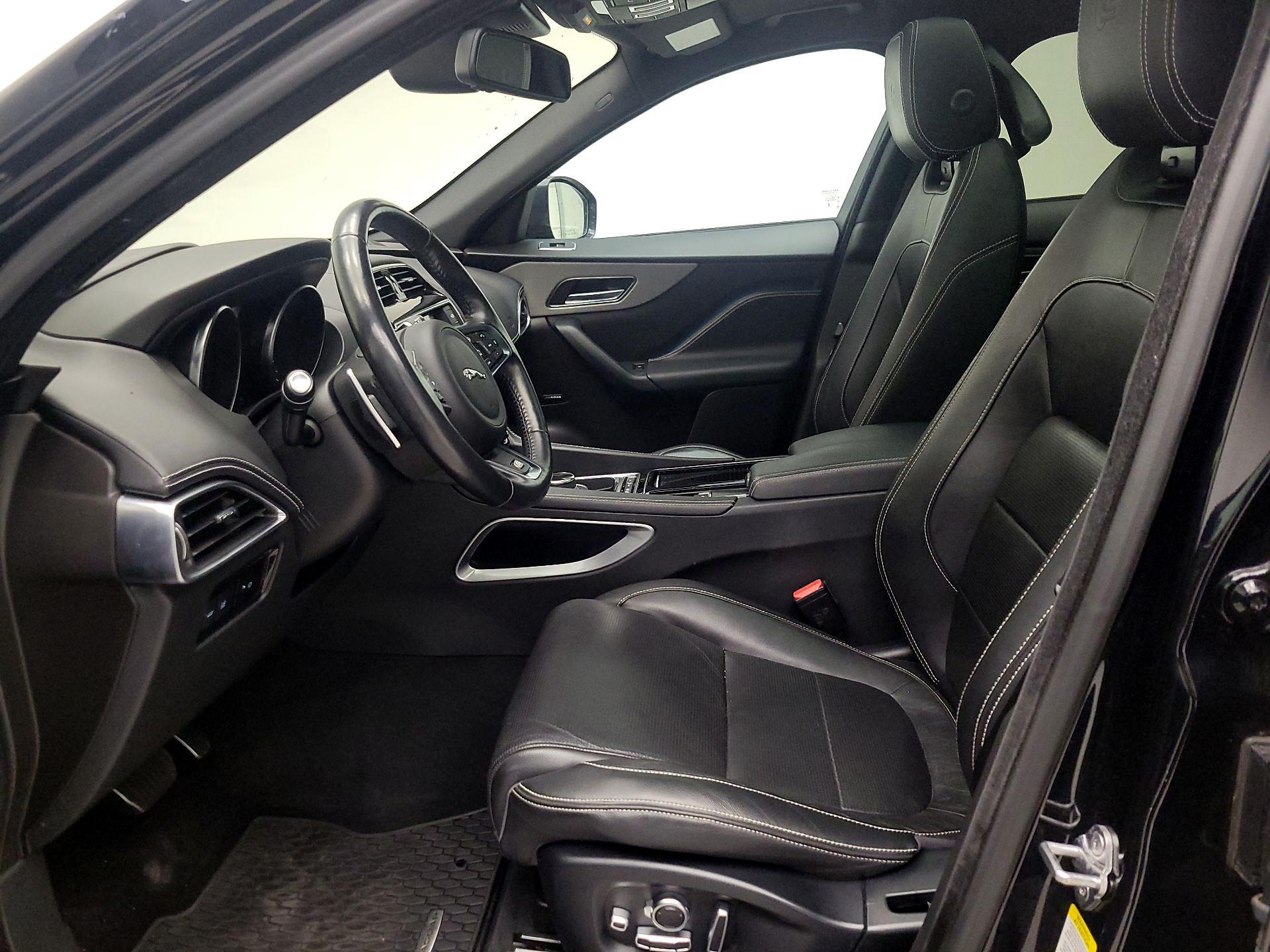 Thumbnail: 2018 Jaguar F-Pace - 11