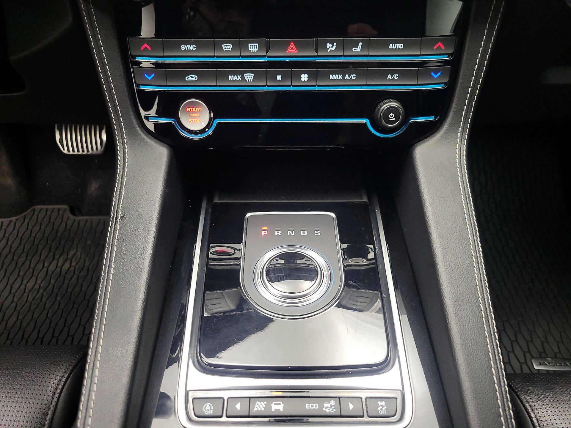 Thumbnail: 2018 Jaguar F-Pace - 17