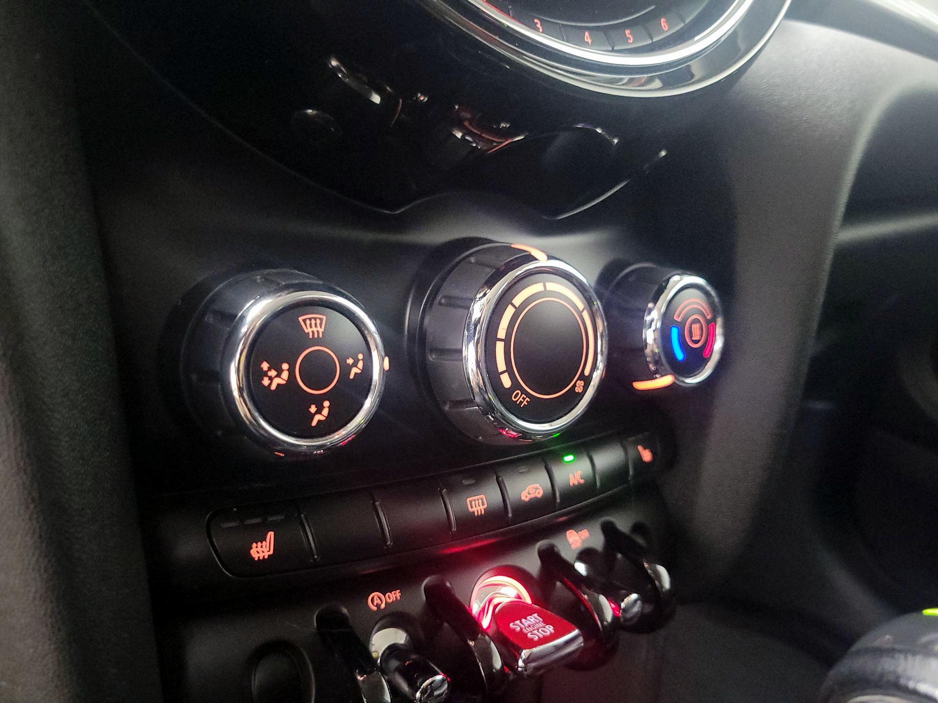 Thumbnail: 2019 MINI Cooper Hardtop - 16