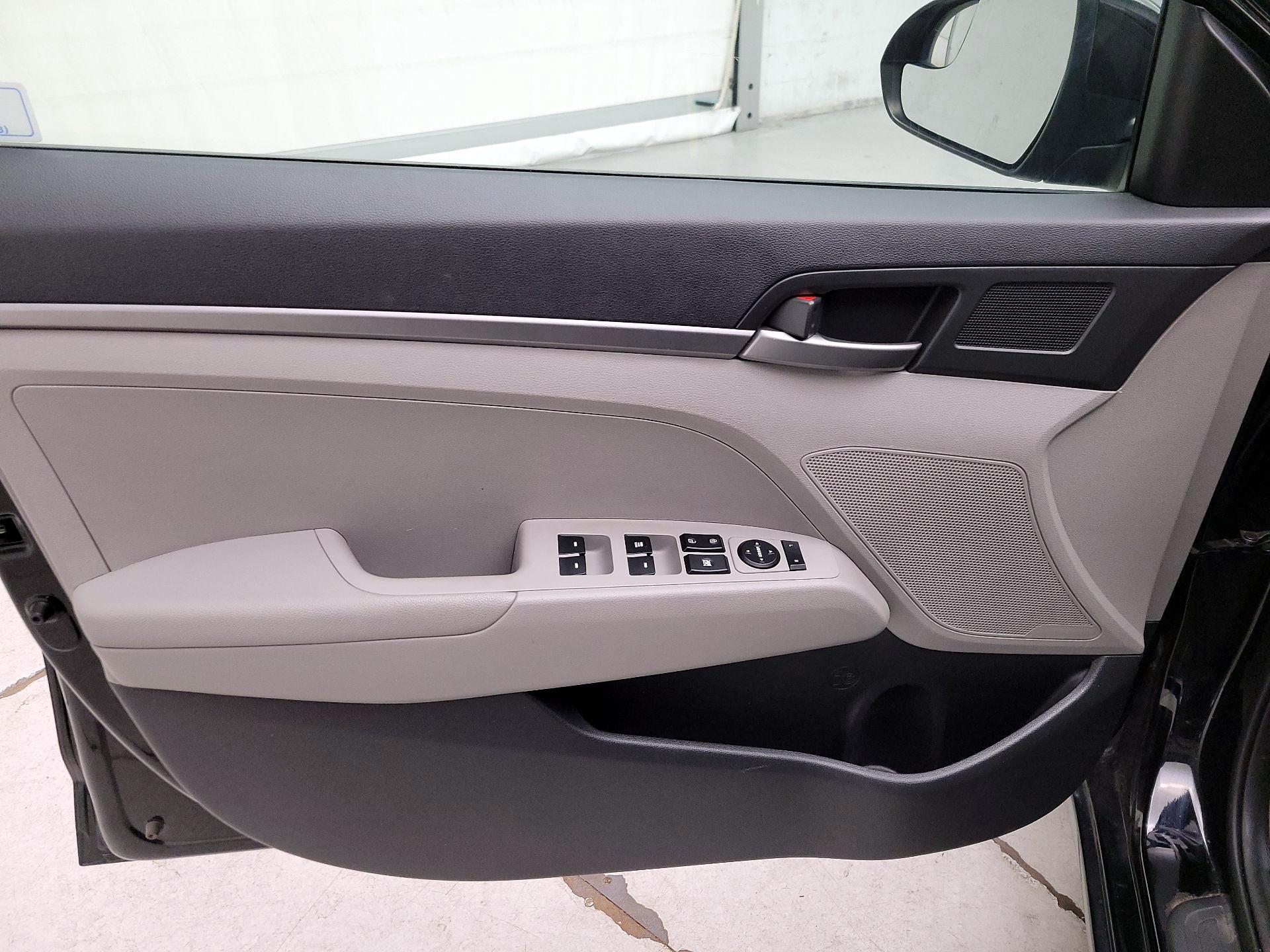 Thumbnail: 2018 Hyundai Elantra - 10