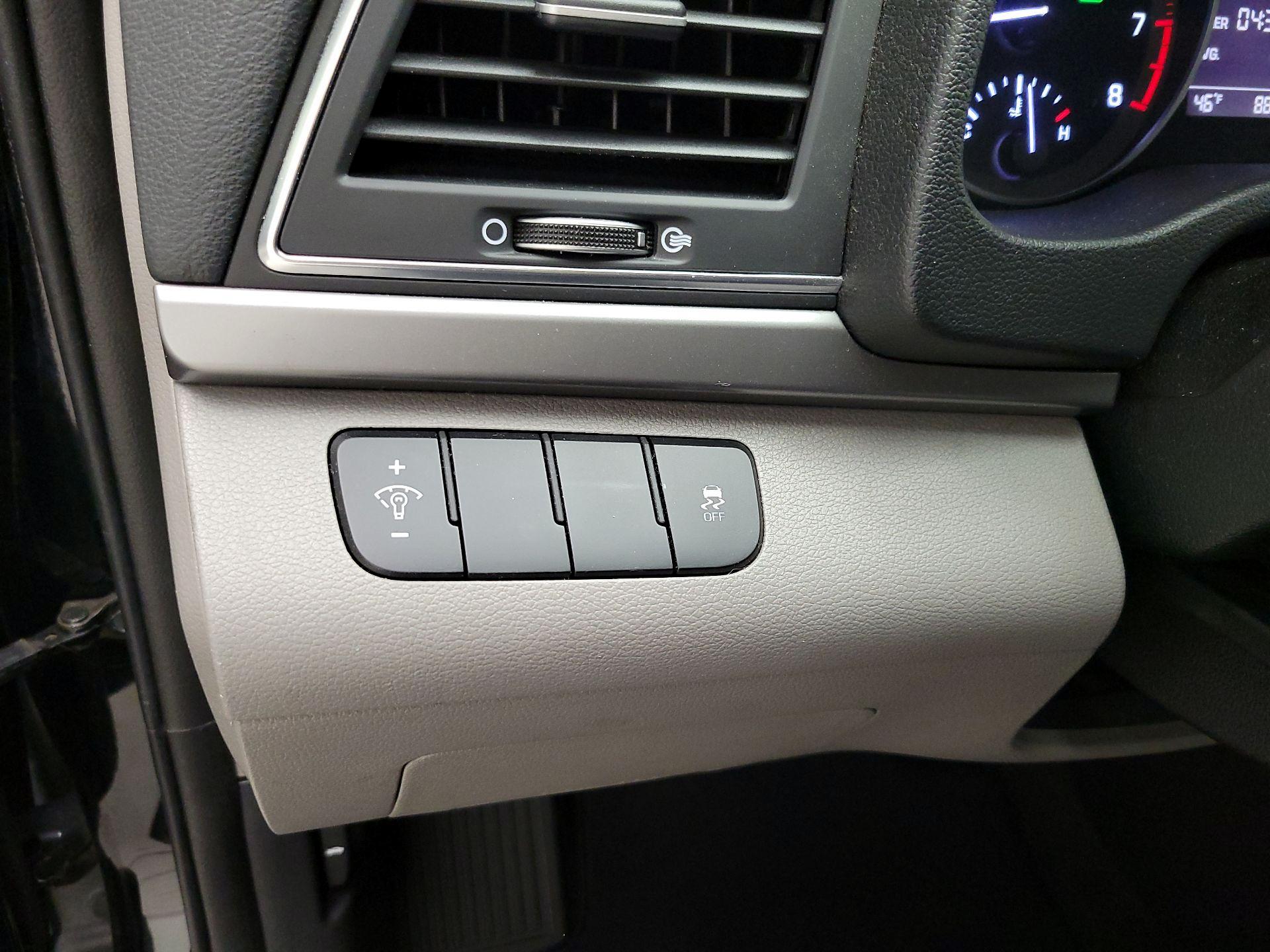 Thumbnail: 2018 Hyundai Elantra - 11