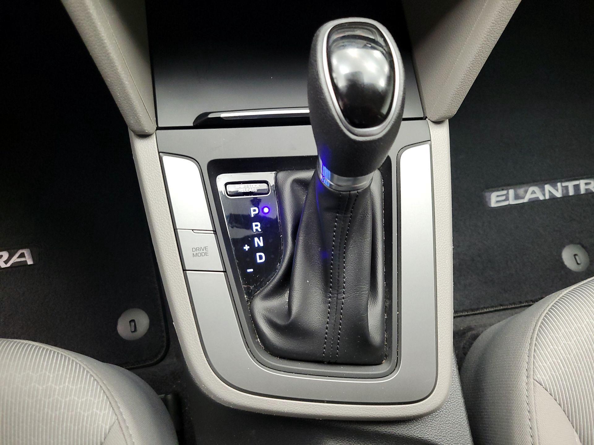 Thumbnail: 2018 Hyundai Elantra - 14