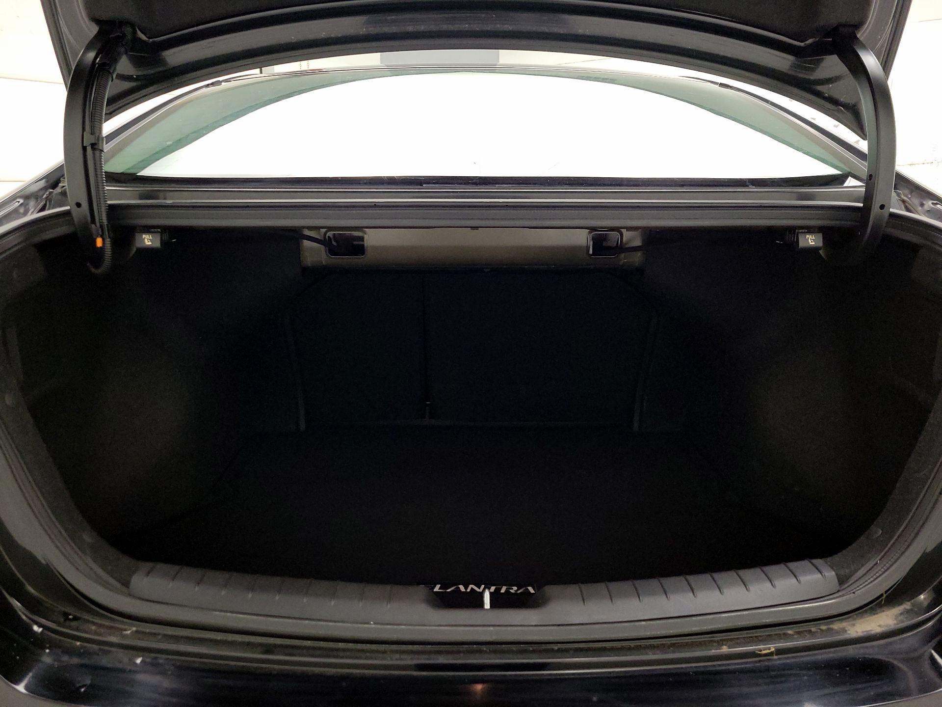 Thumbnail: 2018 Hyundai Elantra - 17