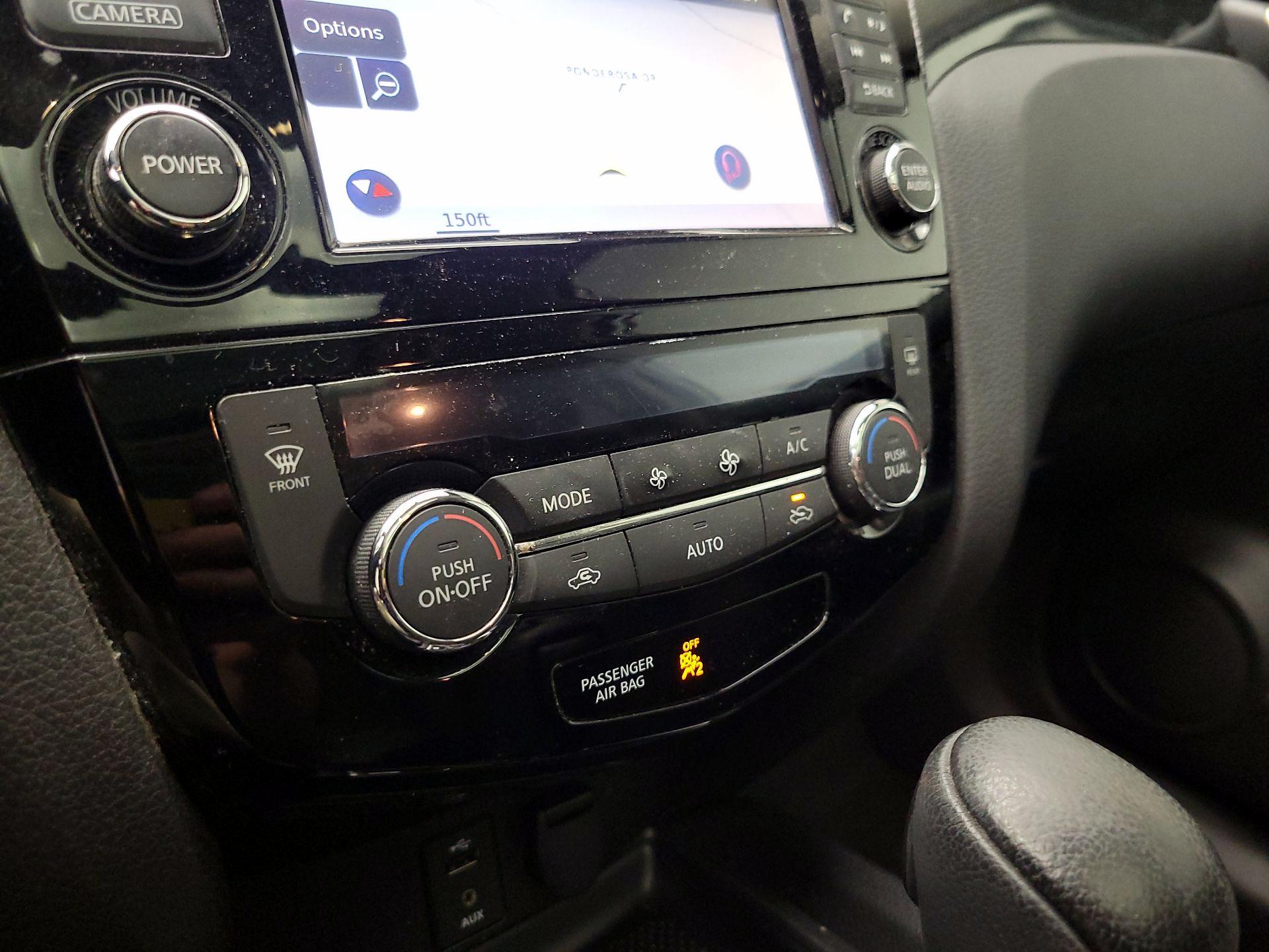 Thumbnail: 2016 Nissan Rogue - 17