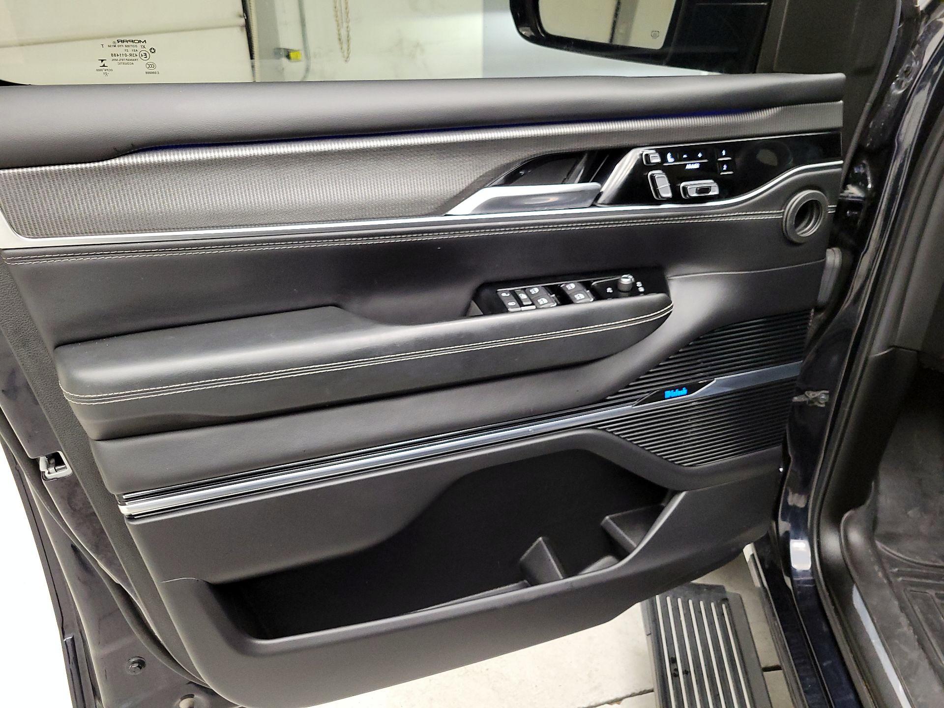 Thumbnail: 2022 Jeep Grand Wagoneer - 10