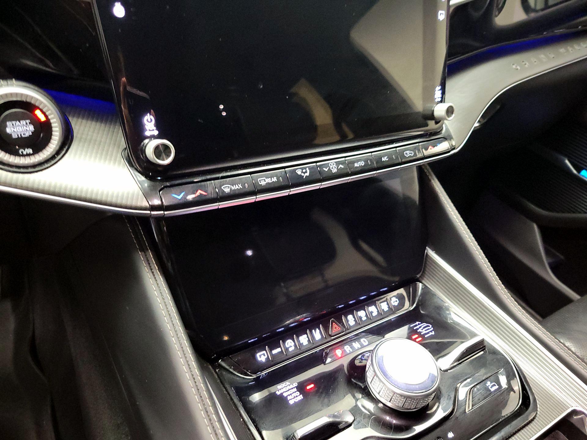 Thumbnail: 2022 Jeep Grand Wagoneer - 15