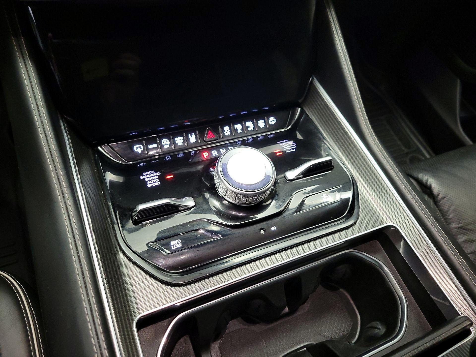 Thumbnail: 2022 Jeep Grand Wagoneer - 16