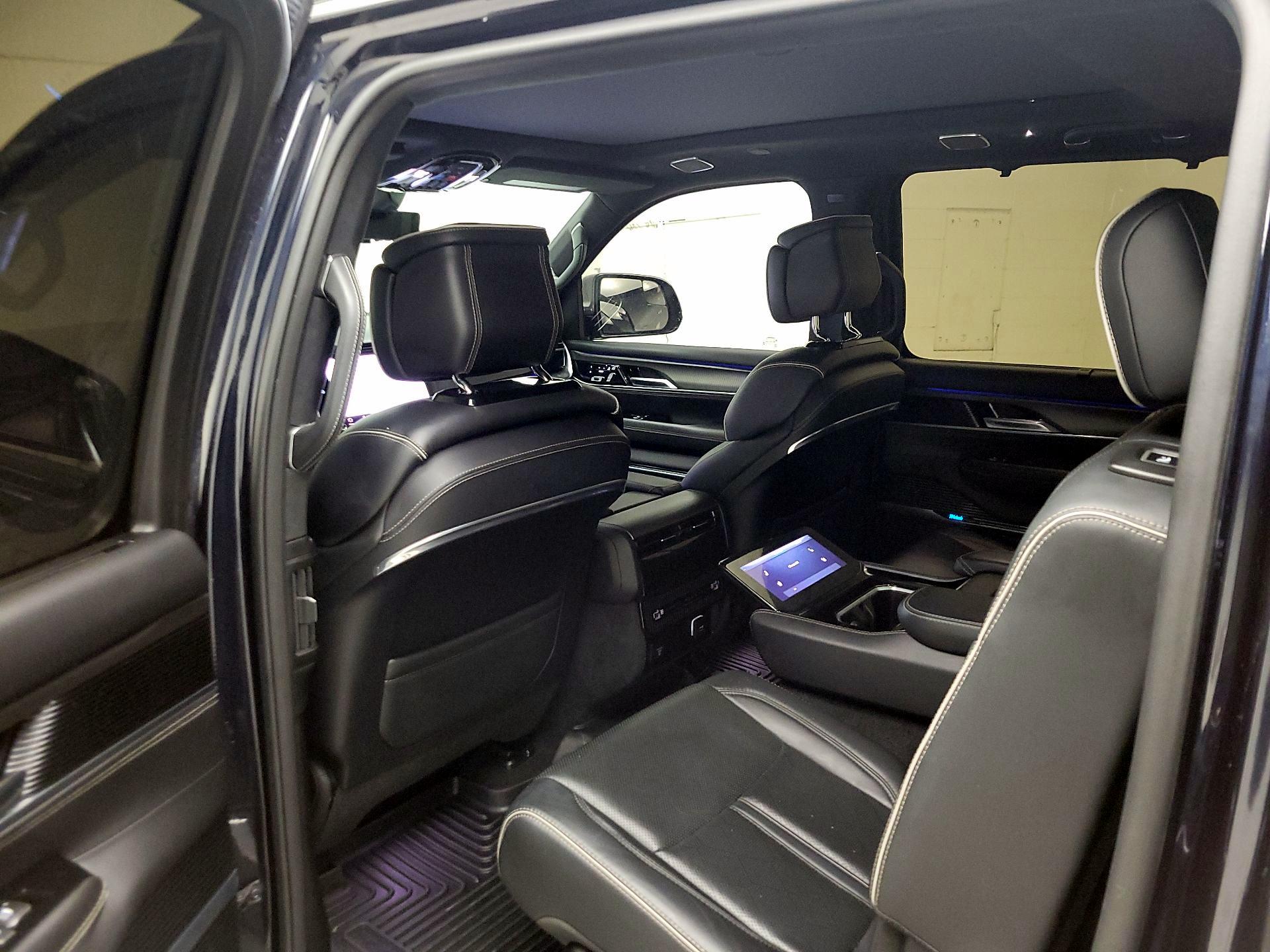 Thumbnail: 2022 Jeep Grand Wagoneer - 17