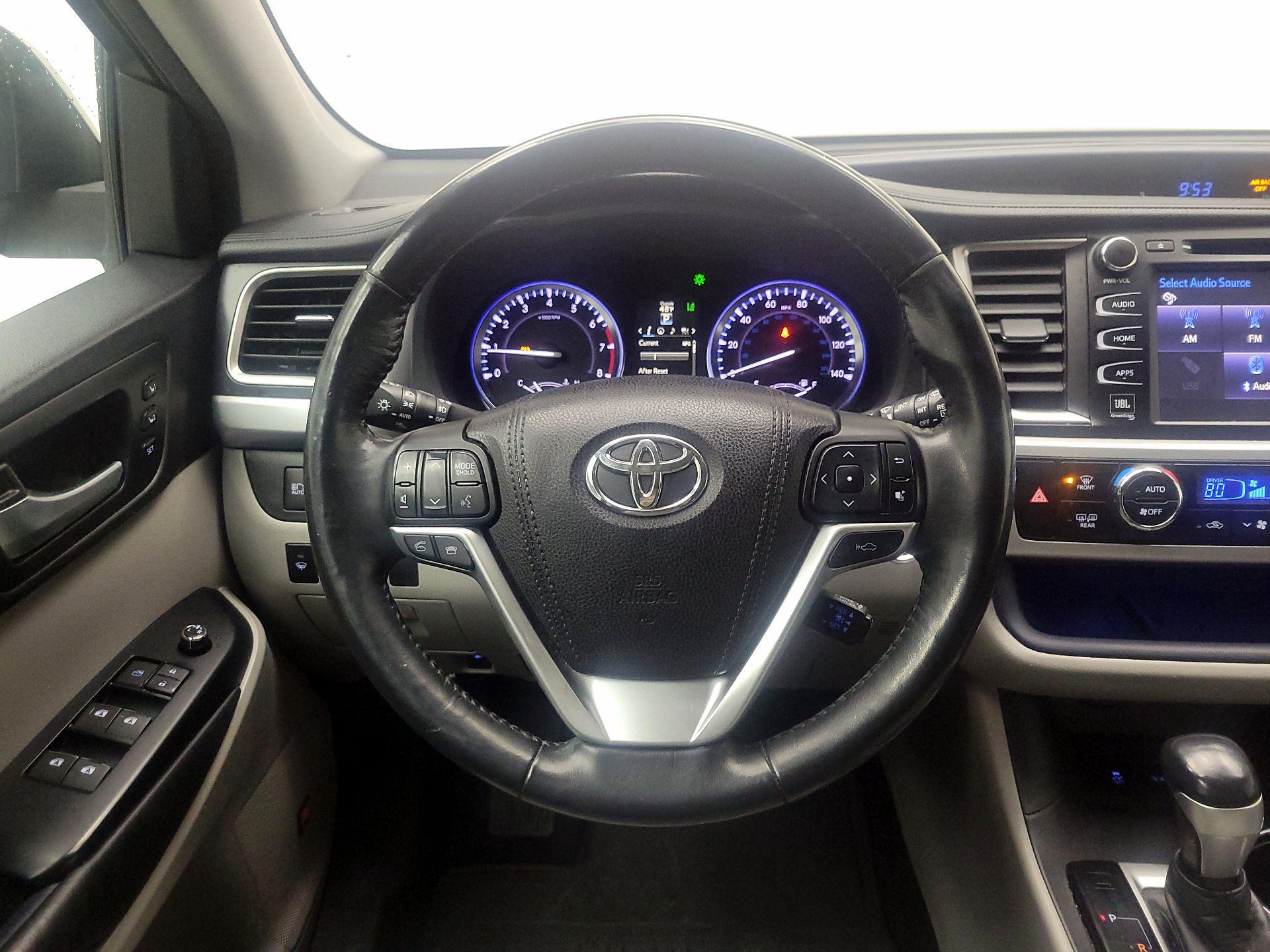 Thumbnail: 2015 Toyota Highlander - 10