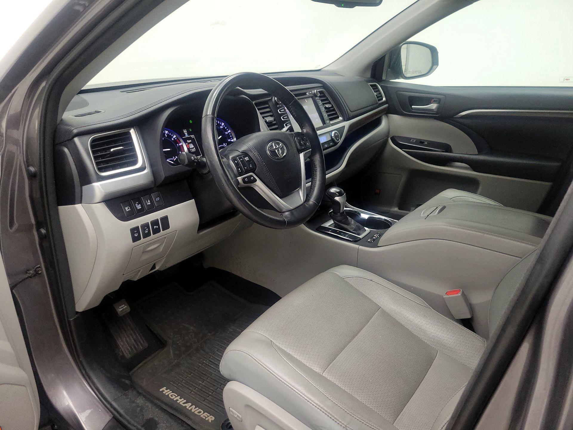 Thumbnail: 2015 Toyota Highlander - 11