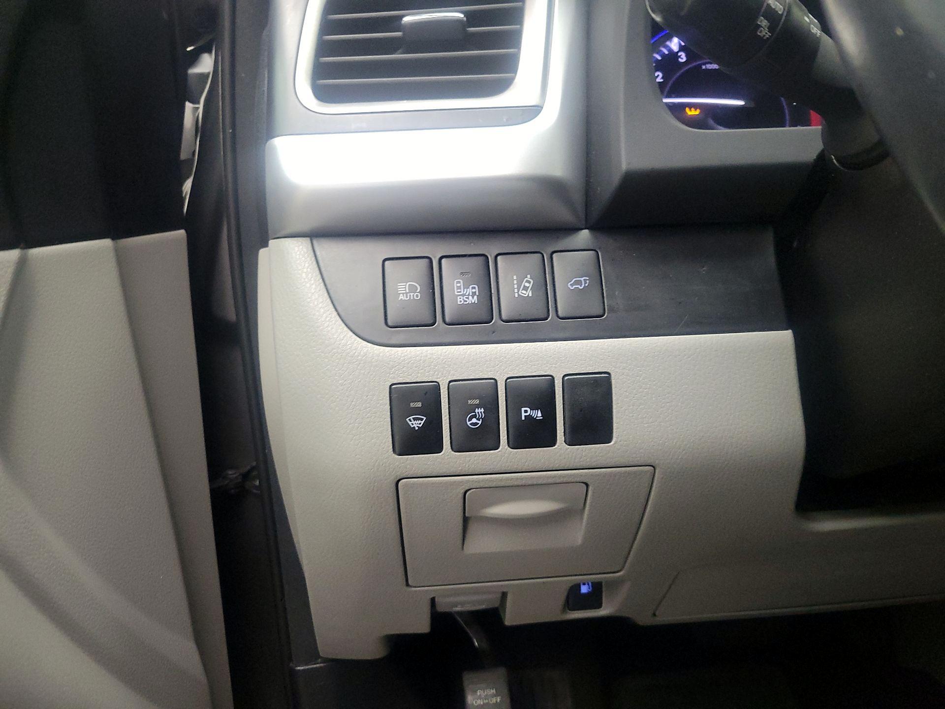 Thumbnail: 2015 Toyota Highlander - 13