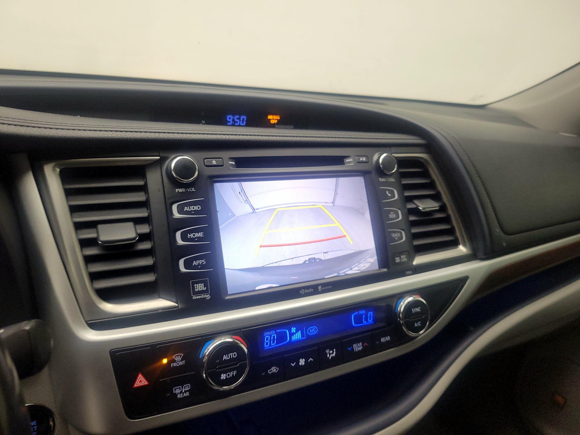 Thumbnail: 2015 Toyota Highlander - 14