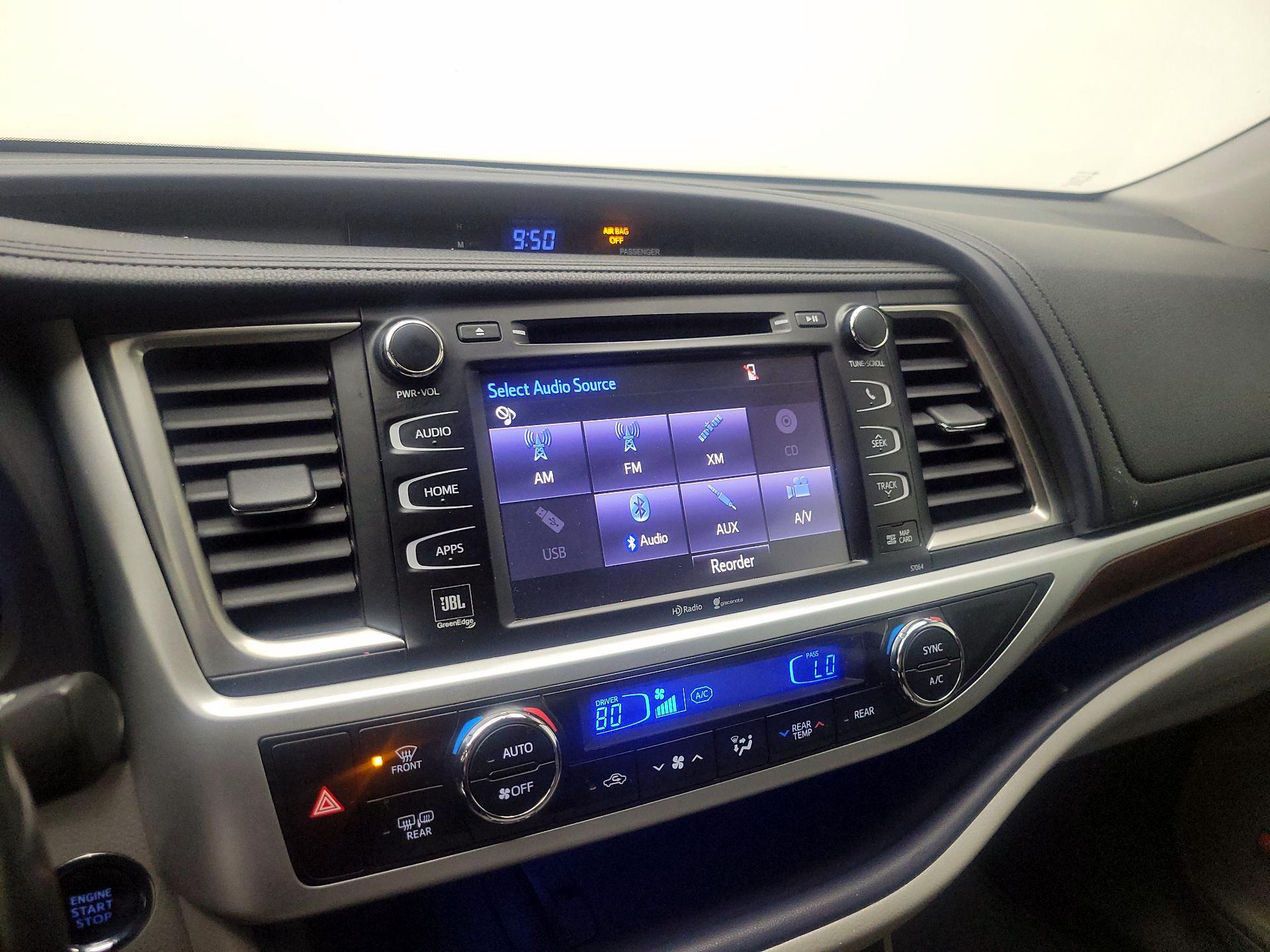 Thumbnail: 2015 Toyota Highlander - 15