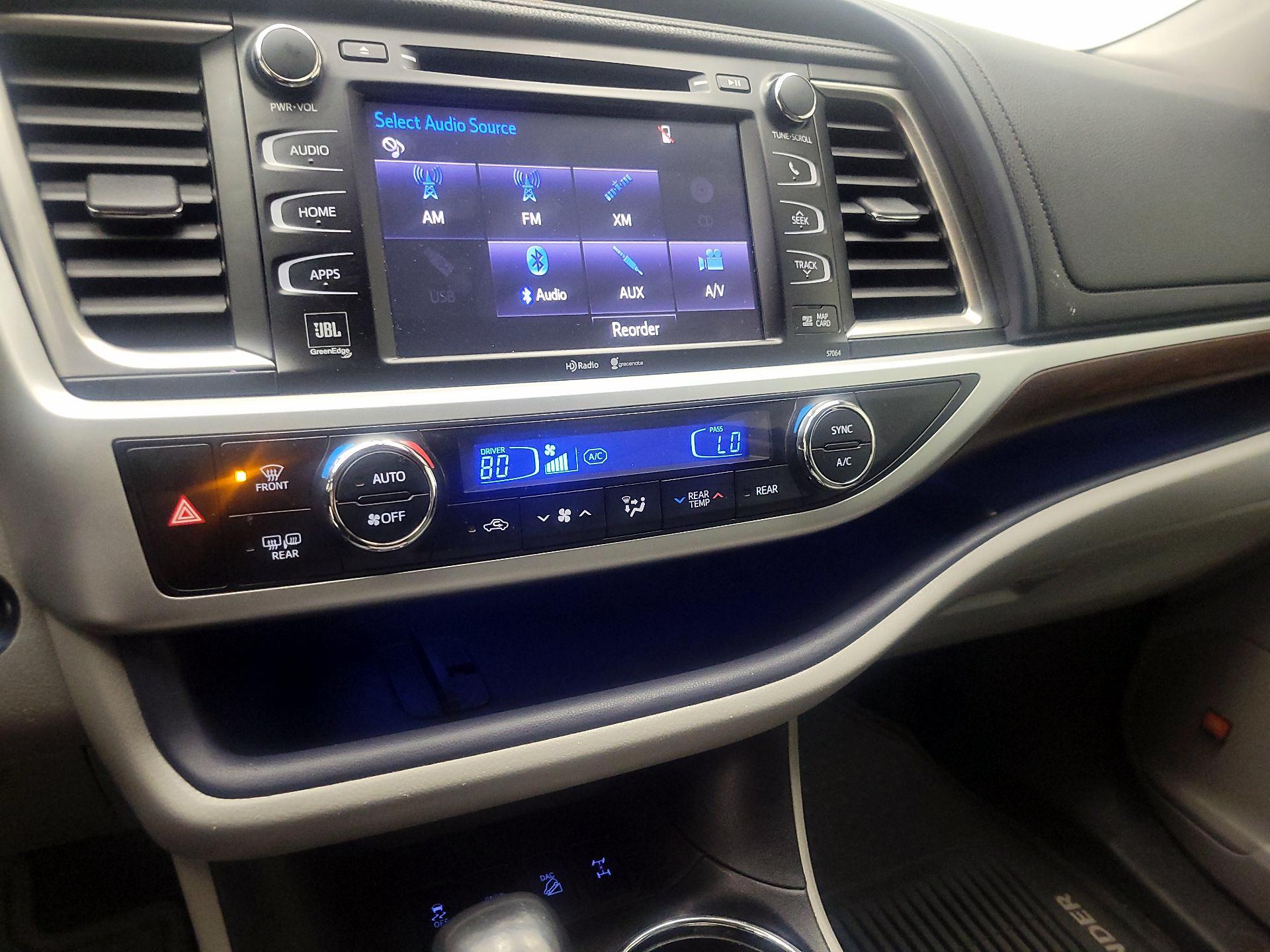 Thumbnail: 2015 Toyota Highlander - 16