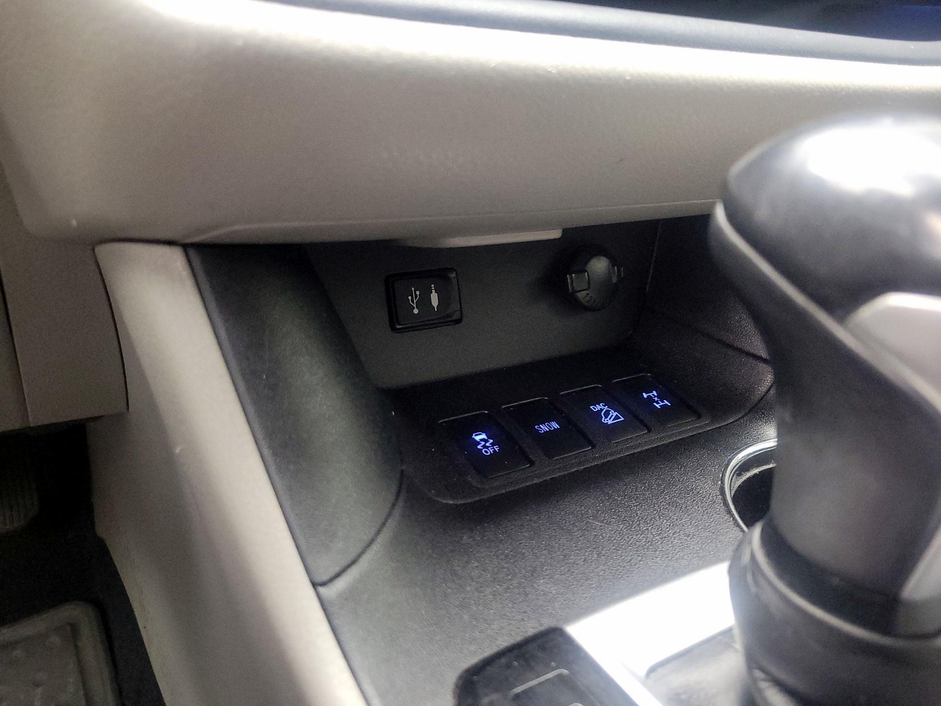 Thumbnail: 2015 Toyota Highlander - 18