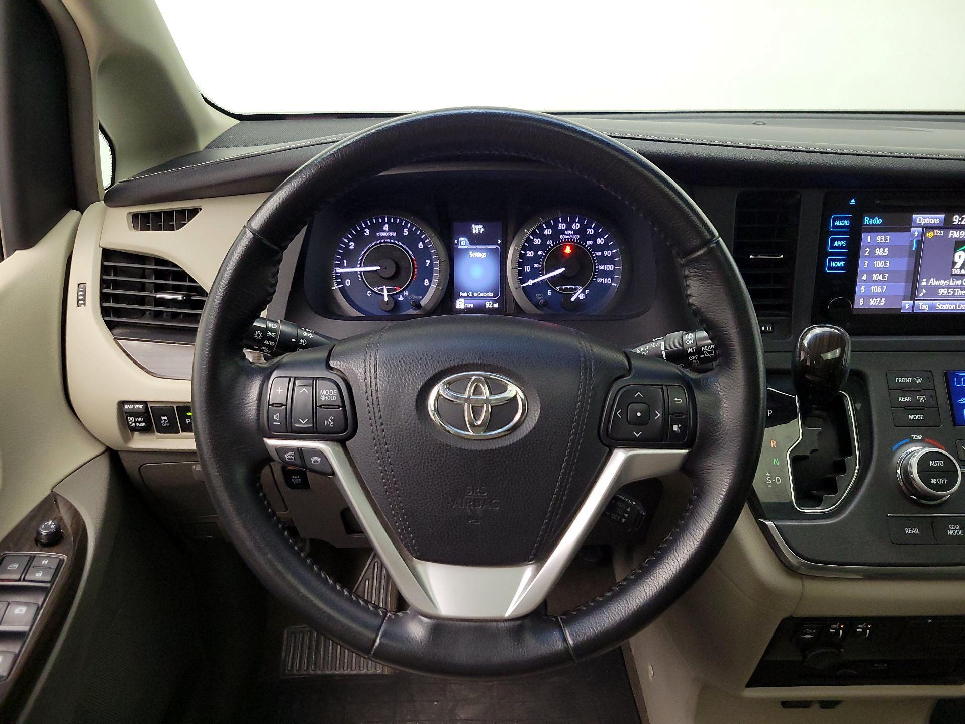 Thumbnail: 2015 Toyota Sienna - 10