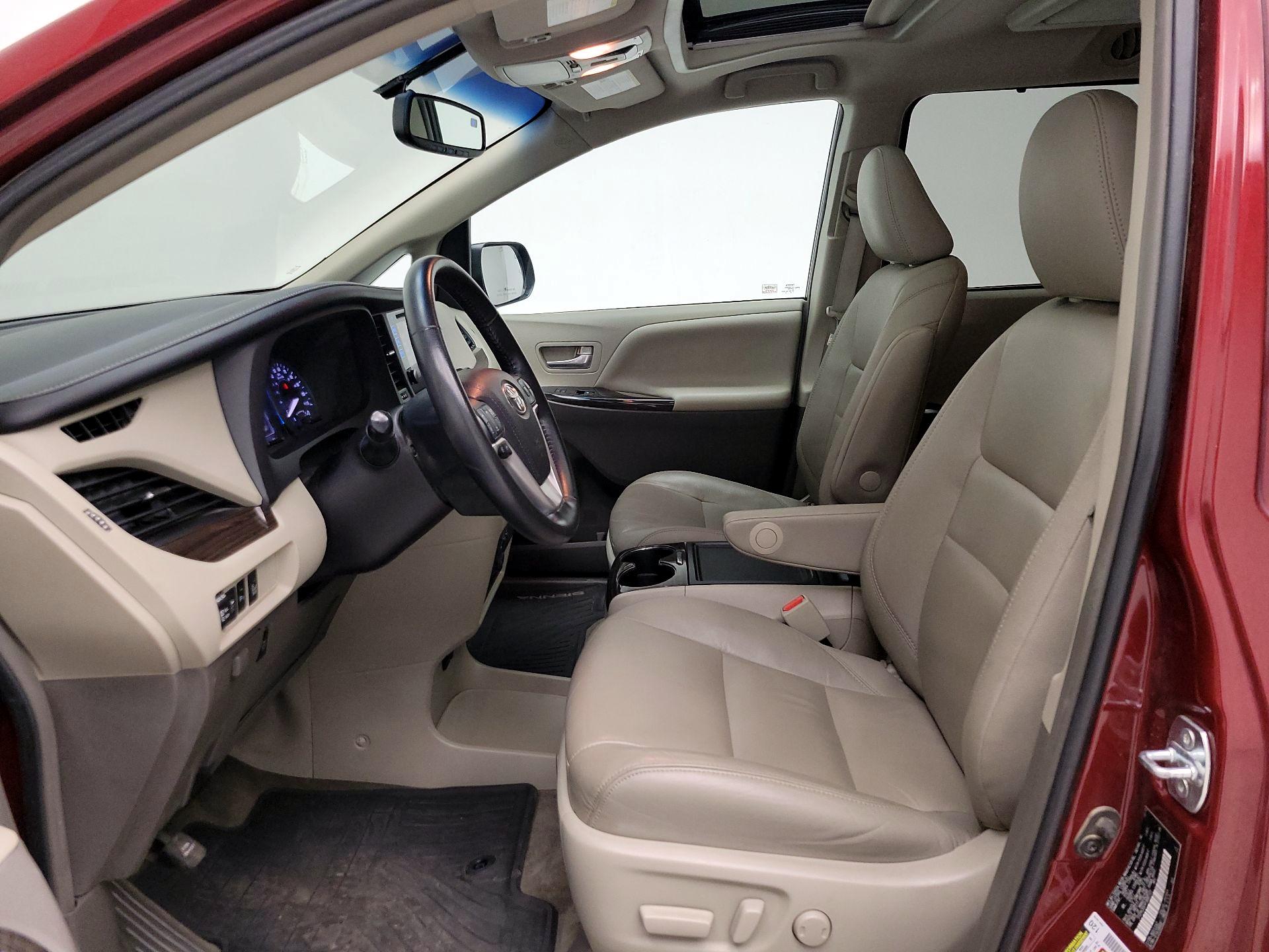 Thumbnail: 2015 Toyota Sienna - 11