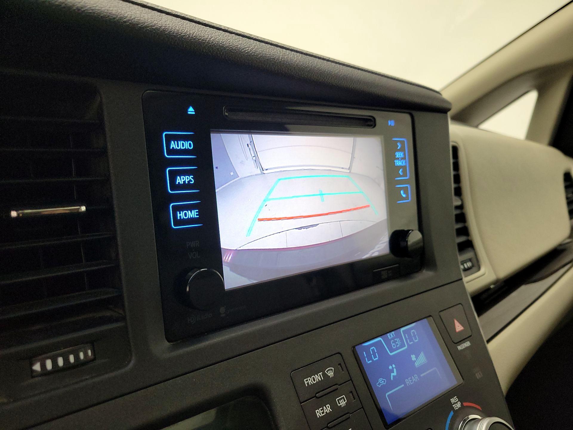 Thumbnail: 2015 Toyota Sienna - 15