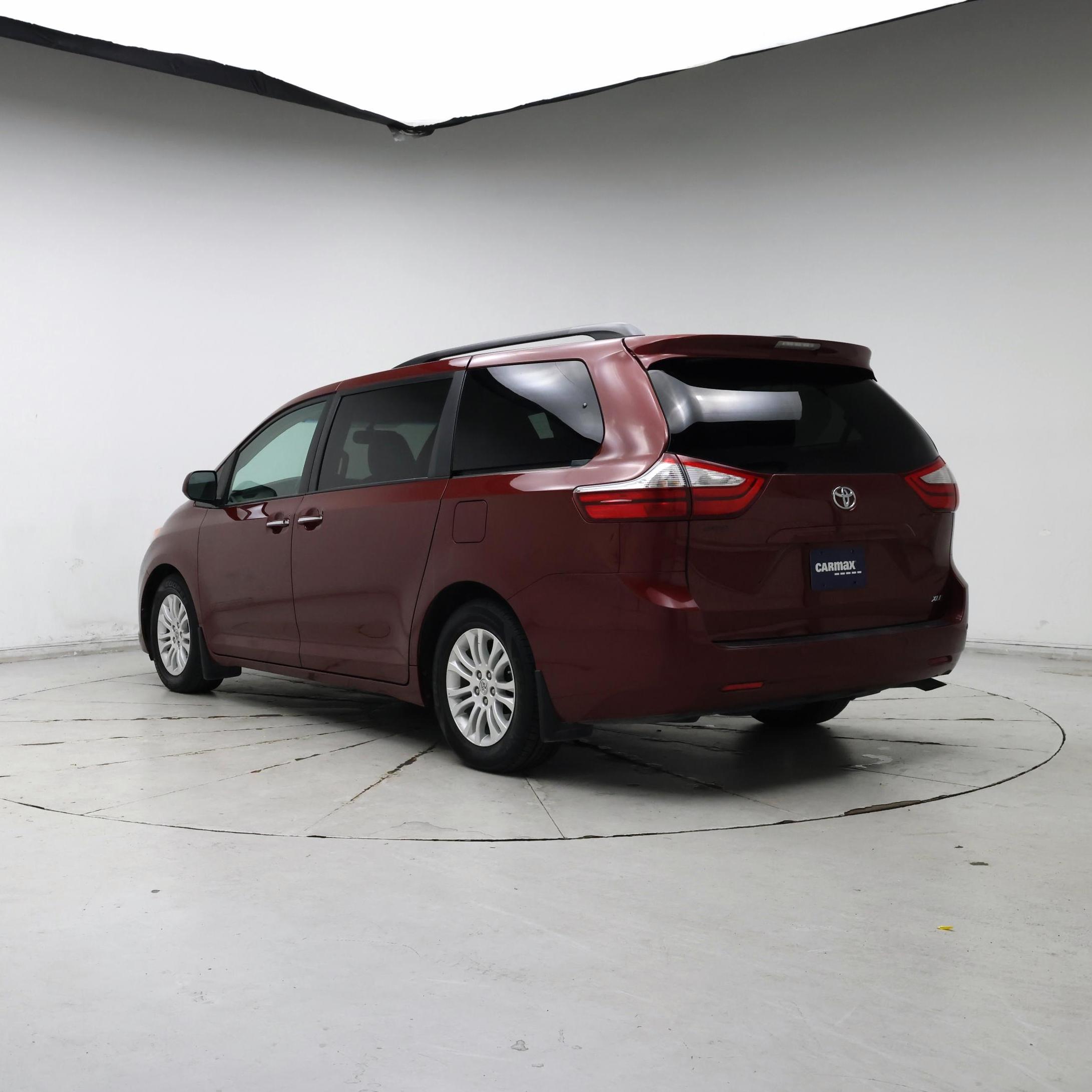 Thumbnail: 2015 Toyota Sienna - 2