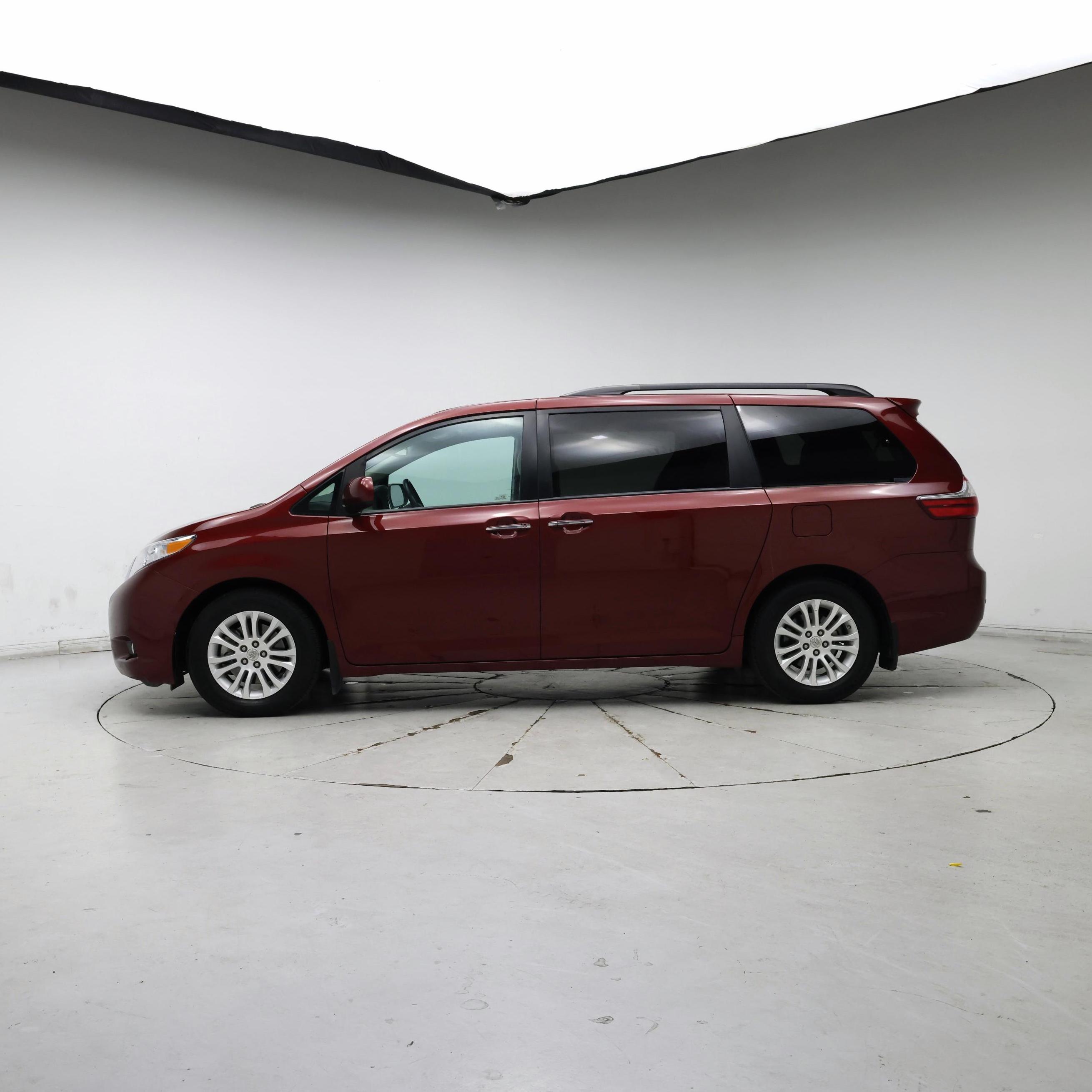 Thumbnail: 2015 Toyota Sienna - 3
