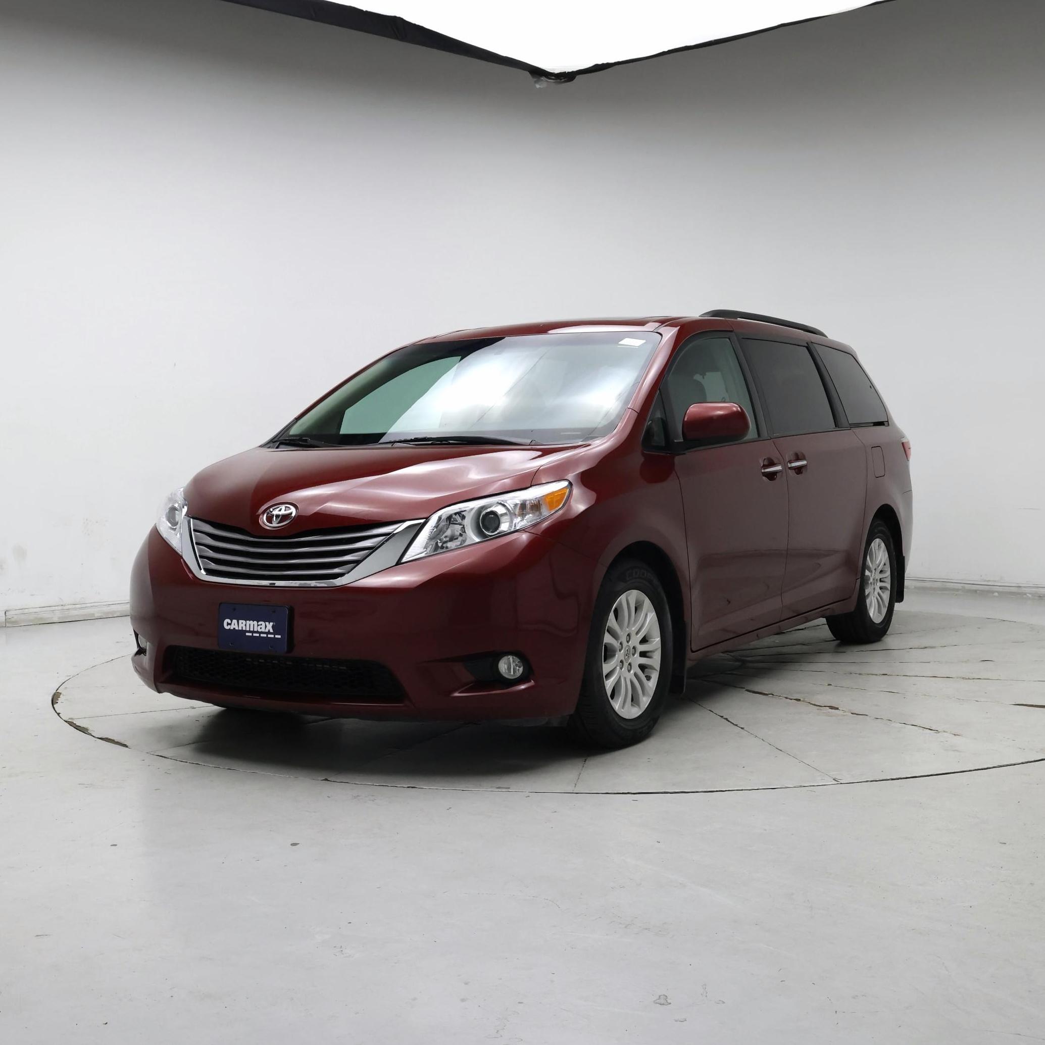 Thumbnail: 2015 Toyota Sienna - 4