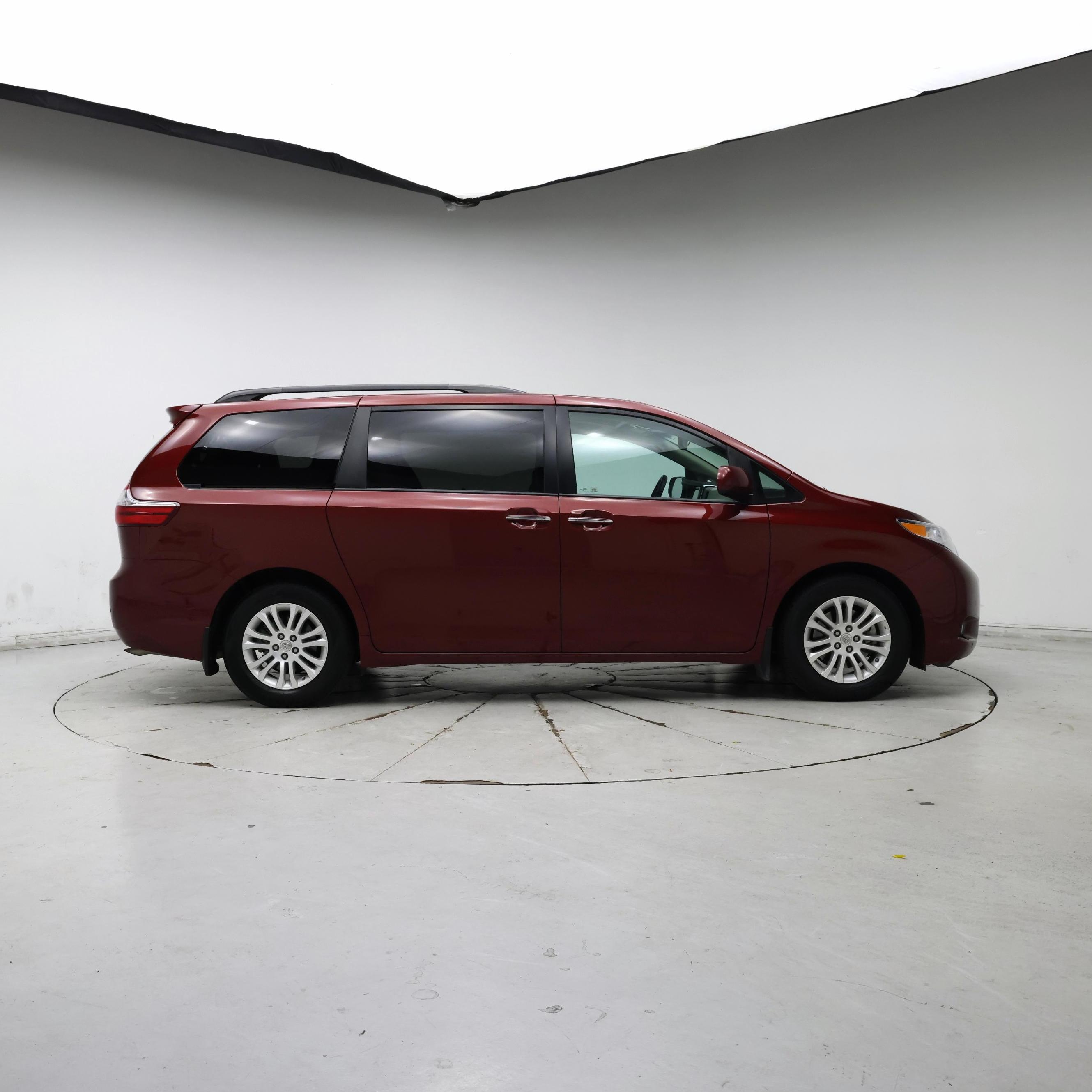 Thumbnail: 2015 Toyota Sienna - 7