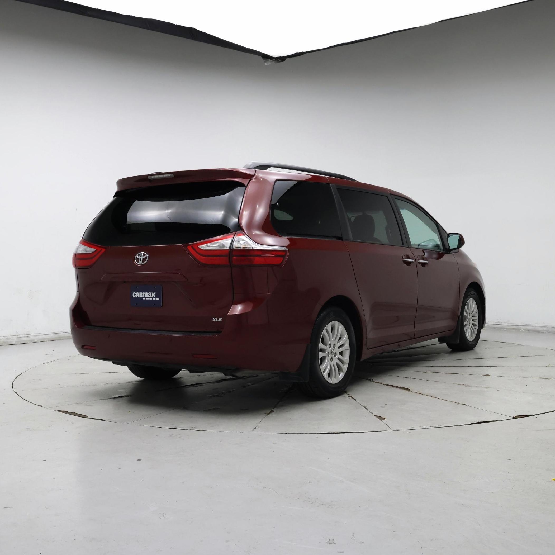 Thumbnail: 2015 Toyota Sienna - 8