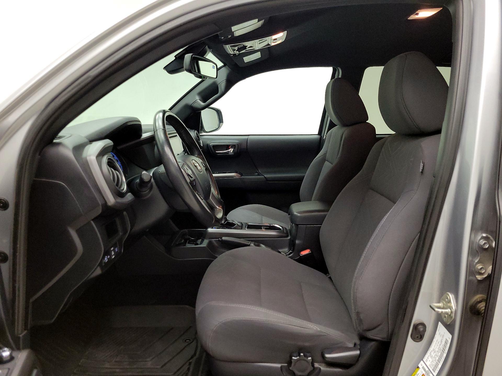 Thumbnail: 2018 Toyota Tacoma - 9